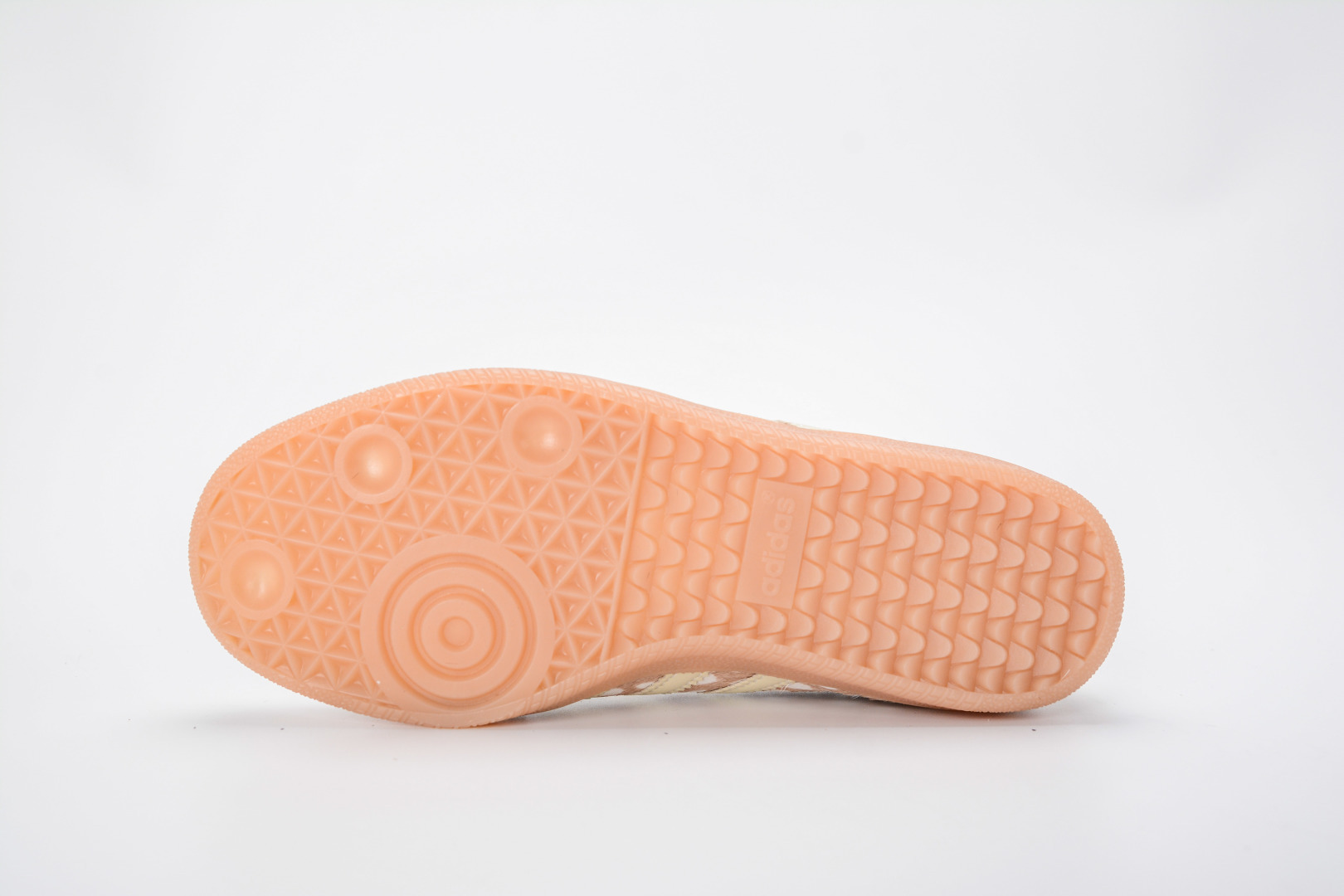 This classic Superstar shoe continues the 50-year-old shell-toe style 5