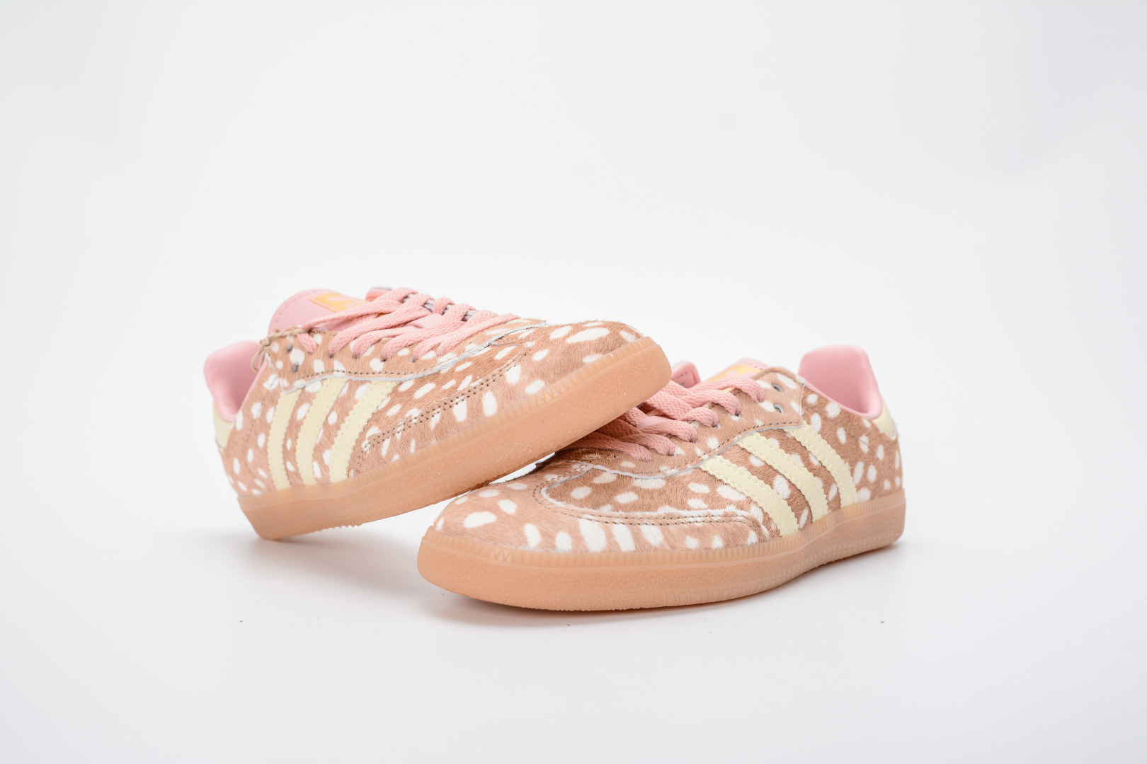 This classic Superstar shoe continues the 50-year-old shell-toe style 4