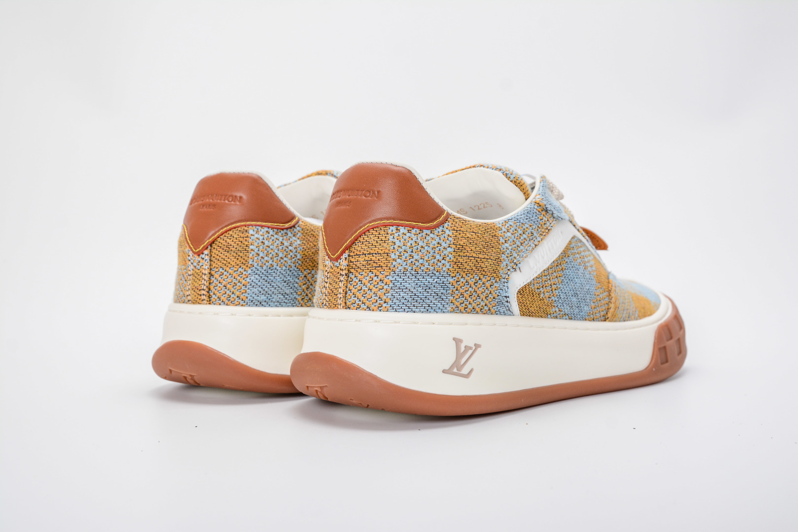 LV tilted市售顶级东莞芯片版本 驴牌 最新情侣款 饼干鞋 运动鞋 休闲鞋 板鞋 简约舒适男士休闲运动鞋,瞩目 LV 字母标注鞋侧 6