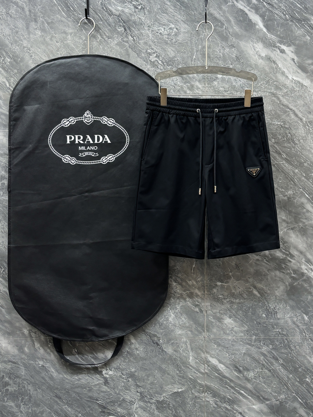 NO:692251,.Normal after-sales service. Normal returns and exchanges. 2026ss latest spring and summer shorts, top quality, customized fabrics are full of fashion, the logo on the back pocket highlights the brand, simple and elegant, can be matched with casual and simple fashion trends, very versatile, size M-3XL,,shorts,19860909.正常售后.正常退换.2026ss 春夏最新款短裤,顶级品质,定制面料时尚感十足,后兜Logo凸显品牌简约大方得体,搭配休闲简单时尚潮流可以,十分百搭 码数M-3XL,,shorts,,Men's clothing