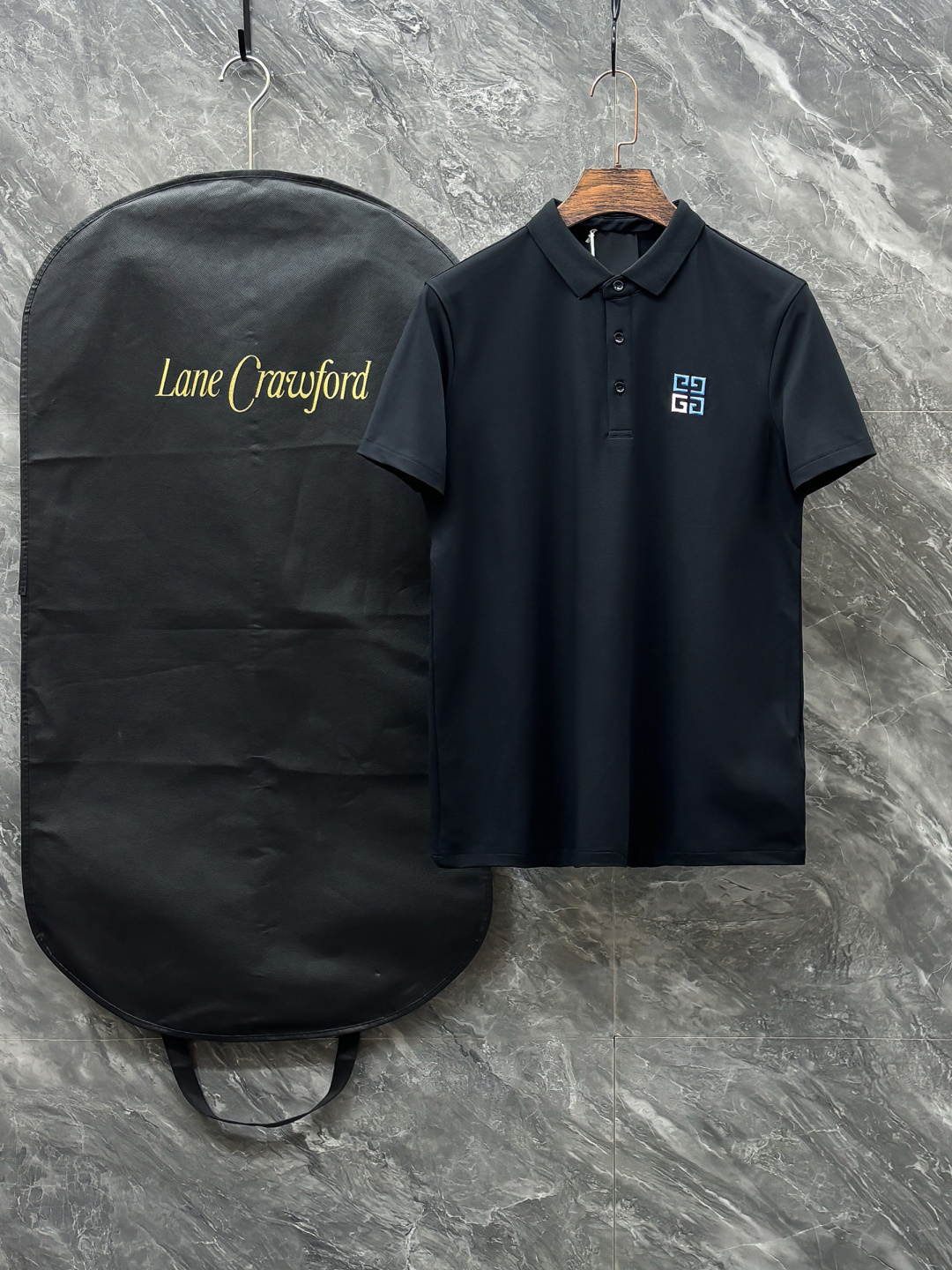 NO:758651,GVC2026 latest men's short-sleeved Polo shirt, the brand's latest design elements!  It’s neither monotonous nor complicated, just the right amount to show off your taste!  Top-quality customized fabrics for customers!  Comfortable, sweat-absorbent and breathable are not a problem at all. The unique luxury feel of the fabric presents a simple and elegant temperament!  Chest brand logo embroidery logo craftsmanship!  The quality and appearance are the most perfect and full three-dimensional! Standard cutting design!  Every detail is in sync with high-end fashion. Color: black, white. Size: M L XL XXL 3XL, T-shirt,19860909GVC2026最新款男士短袖Polo衫,品牌最新设计元素！既不单调也不复杂,恰到好处的展现品味！客供顶级定制面料！舒适吸汗透气根本不在话下,面料独具的高奢感呈现简约优雅气质！胸前品牌标识刺绣logo工艺！品质品相都是最完美的饱满立体!标准裁剪设计！每一处细节都是与高端时尚同步的体现 颜色黑色 白色 尺码: M L XL XXL 3XL,,T-shirt,,Men's clothing