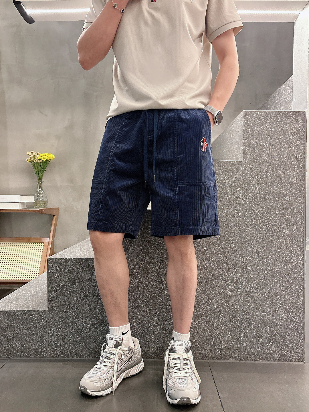 NO:469044,/Hot products in stock Original customized M O home Pit strip washing corduroy patch flat waist casual shorts Use imported fabric, ordered and dyed, the upper body is full of high-end feeling. This fabric is very comfortable to wear, and will not have a hard feeling. The pattern will be very delicate. It is a very good fabric, and the upper body effect is satisfactory. Of course, the cost is relatively higher. After all, the materials used for the fabric are different. - Combine the texture with the actual wear The cloth surface is soft and the feel is very smooth, which has become the favorite choice for everyone. Three colors are available. Number of codes M-3XL, shorts, alexander wang19860909/爆款现货 原版订制M O家 坑条洗水灯芯绒贴布平腰休闲短裤 采用进口面料,订染色,上身满满的高级感,这种面料穿起来非常舒适,不会有硬邦邦的感觉,而且纹路会非常细腻,是非常好的面料,上身效果令人感到满意 当然成本相对来说也比较高一些,毕竟面料所选用的材质是不一样,-将质感与实穿结合 布面光泽柔和,手感也非常细滑,成为众人最爱的选择 三色可选 码数M-3XL,,shorts,alexander wang,Men's clothing