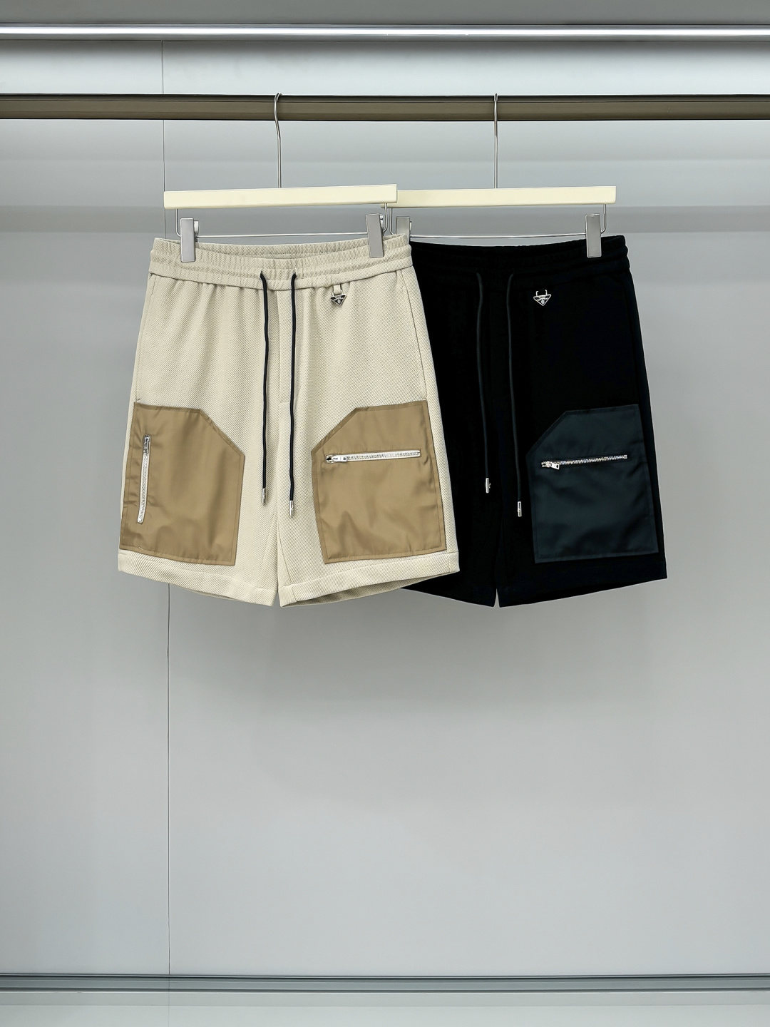 NO:162585,Photo details PD# 2025 Spring and Summer Latest Casual Shorts 1:1 Top Replica of the Counter, Full Quality!  A must-have item for trendy people!  Old iron who knows the goods quickly starts with the color black apricot size M~3XL, shorts, alexander wang19860909合照细节 PD# 2025春夏最新休闲短裤 专柜1:1顶级复刻,全品相！潮人必备单品！懂货的老铁赶紧下手 颜色黑色 杏色 尺码M~3XL,,shorts,alexander wang,Men's clothing