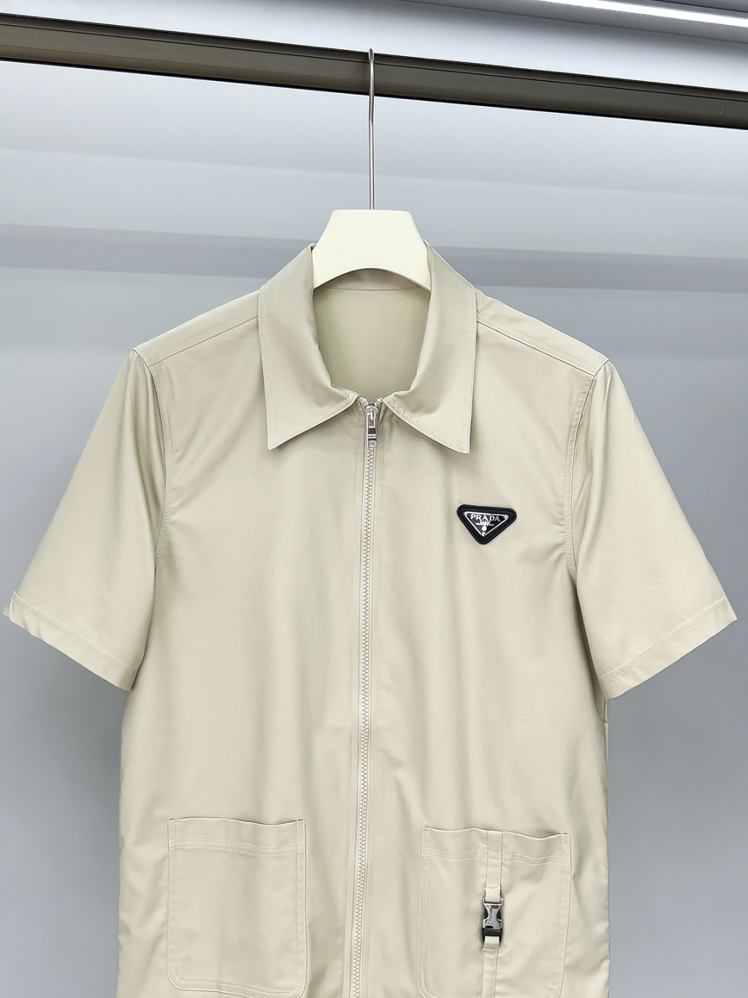 P普家25SS夏季新品时尚潮流短袖外套，百搭上身效果。一营造欧美雅致运动风尚，超级百搭超级耐看的绝佳春季