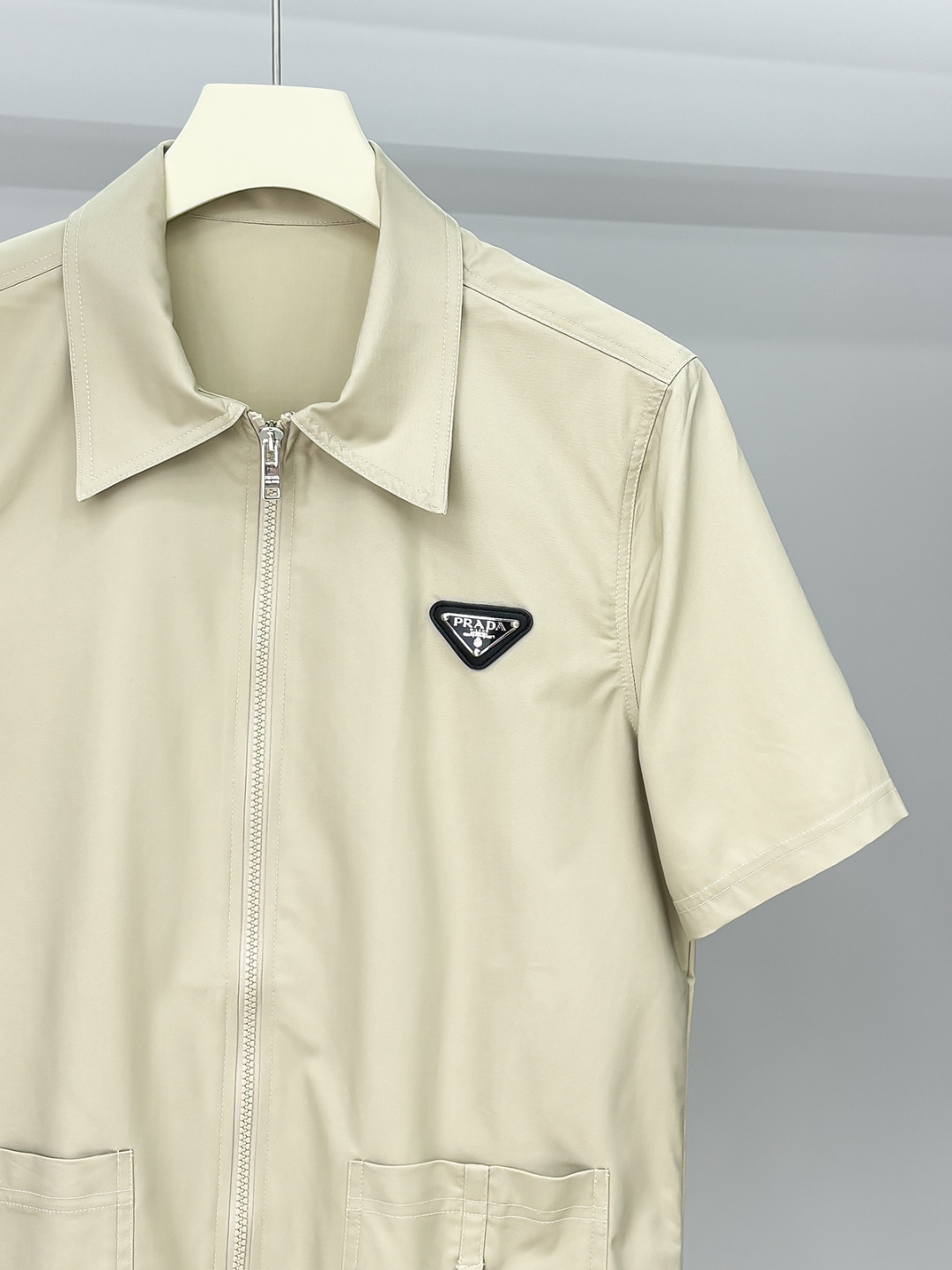 P普家25SS夏季新品时尚潮流短袖外套，百搭上身效果。一营造欧美雅致运动风尚，超级百搭超级耐看的绝佳春季