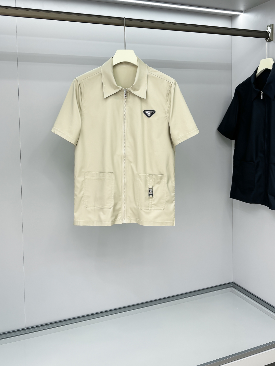 P普家25SS夏季新品时尚潮流短袖外套，百搭上身效果。一营造欧美雅致运动风尚，超级百搭超级耐看的绝佳春季