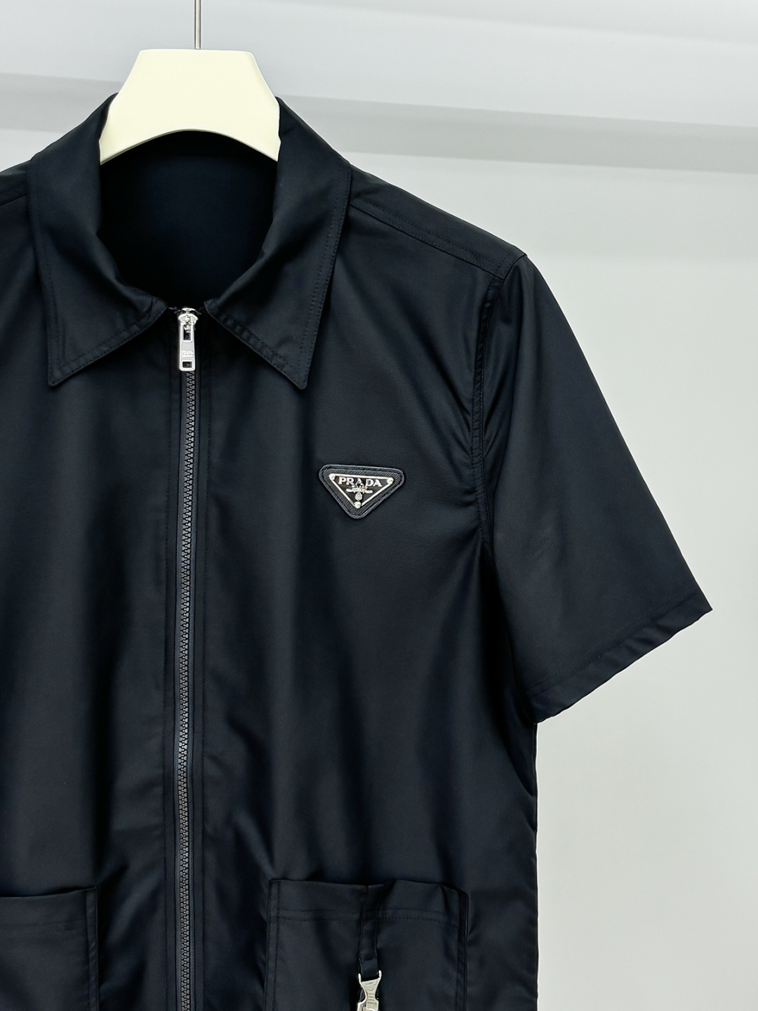 P普家25SS夏季新品时尚潮流短袖外套，百搭上身效果。一营造欧美雅致运动风尚，超级百搭超级耐看的绝佳春季