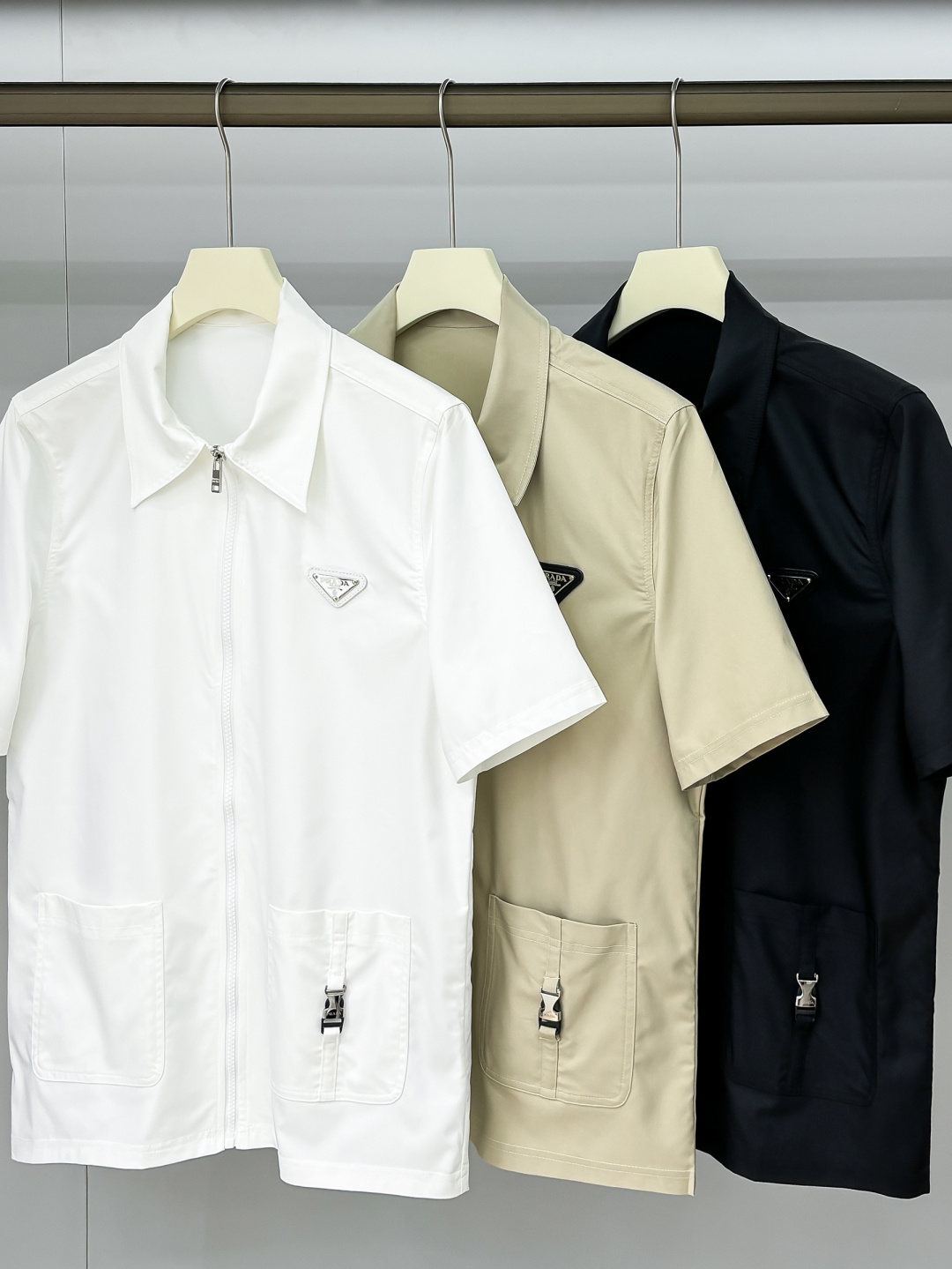 合照细节 P普家25SS夏季新品时尚潮流短袖外套，百搭上身效果。一营造欧美雅致运动风尚，超级百搭超级耐看