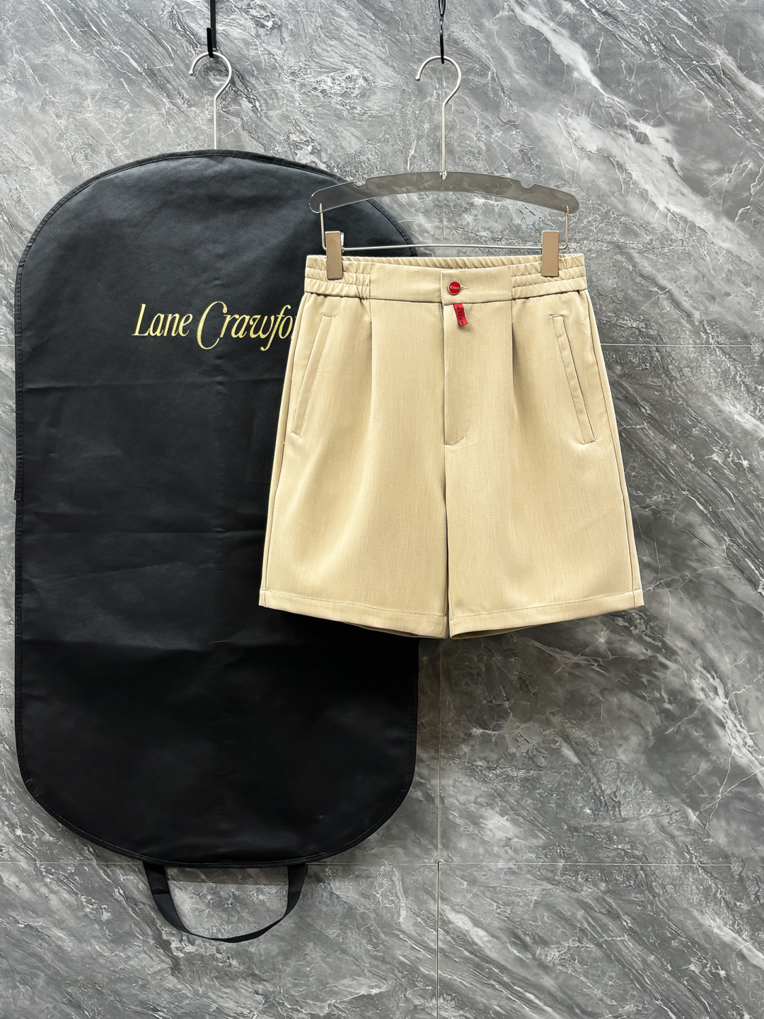 NO:692280,.Normal after-sales service. Normal returns and exchanges. 2026 size M L.kiton spring and summer new style, the latest casual shorts. The original pants type upper body is casual and versatile, casual and lazy style, advanced custom fabrics, customized craftsmanship, overwhelming comfort. High-end atmosphere, does it have the taste of summer, preferred size M. L,,shorts,19860909.正常售后.正常退换.2026 码数M L.kiton 春夏季新款,最新休闲短裤.原版裤型上身休闲百搭、随性慵懒范,高级定制面料,订制工艺 舒适感爆棚.高端大气,夏天的味道有没有,首选 码数M. L,,shorts,,Men's clothing