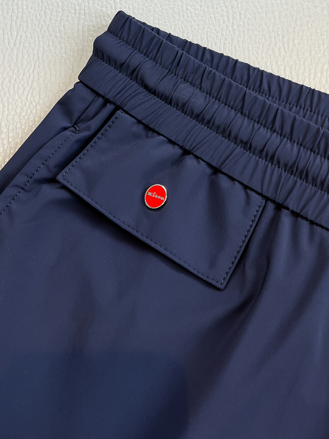 “Kito2025 New Shorts: Low-Key Luxury in Classic Colors, Adjustable Waist Design” - 图片 4
