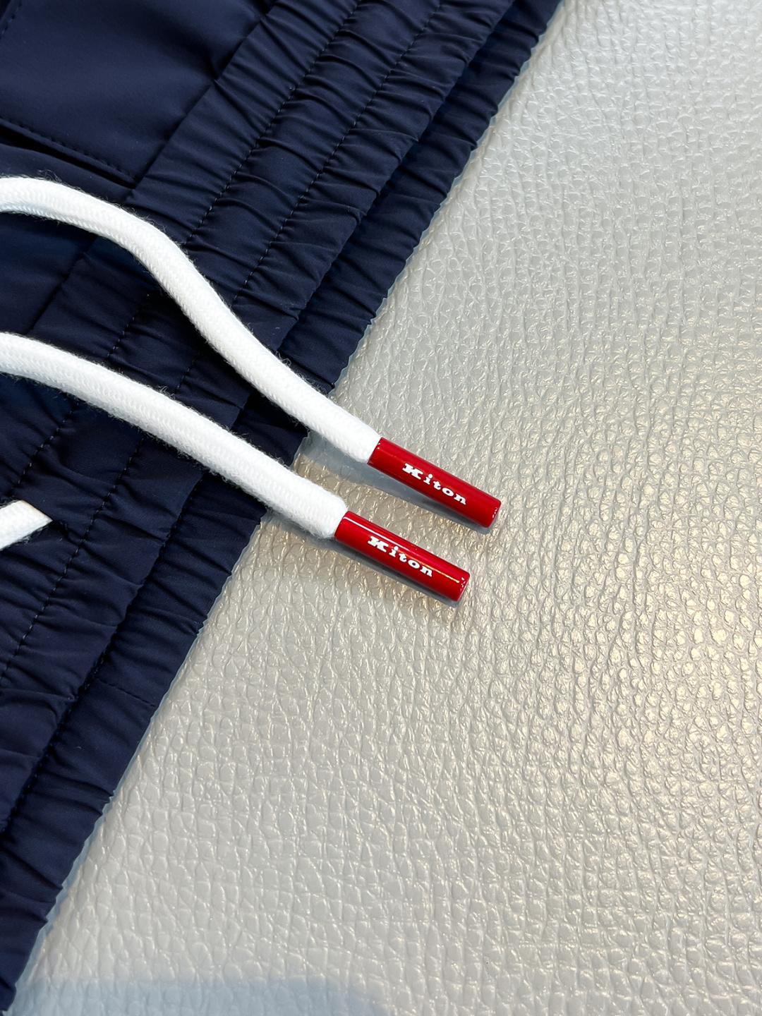 “Kito2025 New Shorts: Low-Key Luxury in Classic Colors, Adjustable Waist Design” - 图片 5