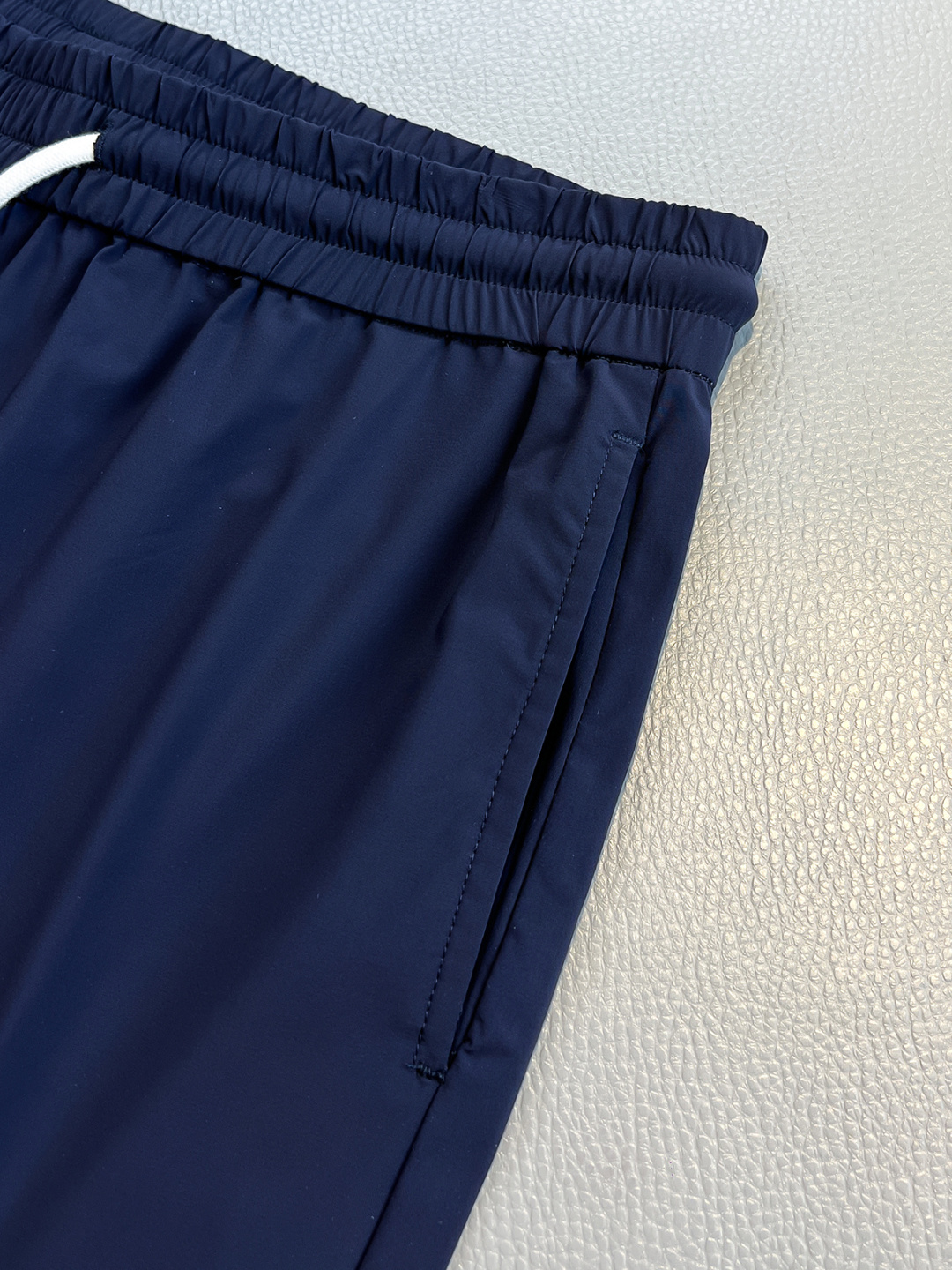 “Kito2025 New Shorts: Low-Key Luxury in Classic Colors, Adjustable Waist Design” - 图片 8