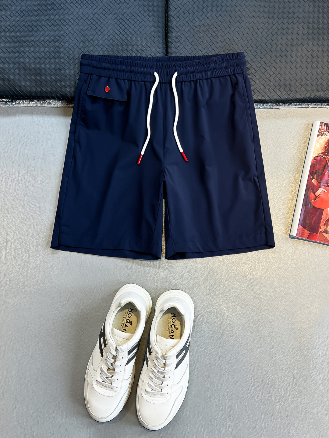 NO:476732,Kito 2025 spring and summer new shorts, showing low-key luxury in classic tones. The elastic waist and drawstring design take into account comfort and fashion, and can be adjusted as you like. The neat style modifies the leg lines, simple and atmospheric. The exquisite brand logo reveals the brand style in a low-key manner, whether it is a casual T-shirt walking on the street or wearing it during sports, it can show a unique fashion attitude and excellent quality. Size 48-58,, shorts,tees, t-shirt, alexander wang19860909Kito2025春夏新品短裤,以经典色调彰显低调奢华.松紧腰头搭配抽绳设计,兼顾舒适与时尚,可随心调节.利落的版型,修饰腿部线条,简约又大气.精致的品牌标识logo低调中透露品牌格调,无论是搭配休闲T恤漫步街头,还是运动时穿着,都能展现出独特的时尚态度与卓越品质. 尺码48-58,,shorts,tees，t-shirt,alexander wang,Men's clothing