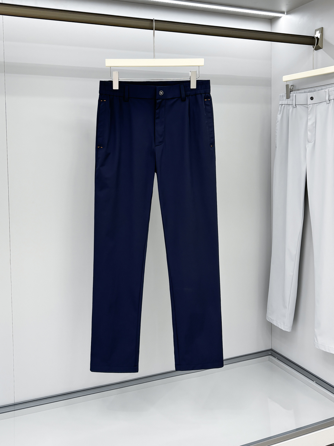 NO:162575,Zenia 2025ss new product, available on the official website at the same time, men's casual pants are made of customer-supplied elastic fabric, the fabric is as soft as baby's skin, and has extremely high wrinkle resistance. It is essential to have the upper body comfort in summer. The design is unique, fashionable and casual, and the upper body effect is super great. M-3xL,,zegna,alexander wang19860909杰尼亚 2025ss新品,官网同步有售,男士休闲裤 采用客供弹力面料,面料柔软如婴儿肌肤一样舒适极高,抗皱性极强.夏季必备上身舒适.设计独特,时尚又休闲,上身效果超级棒码数 M-3xL,,zegna,alexander wang,Men's clothing