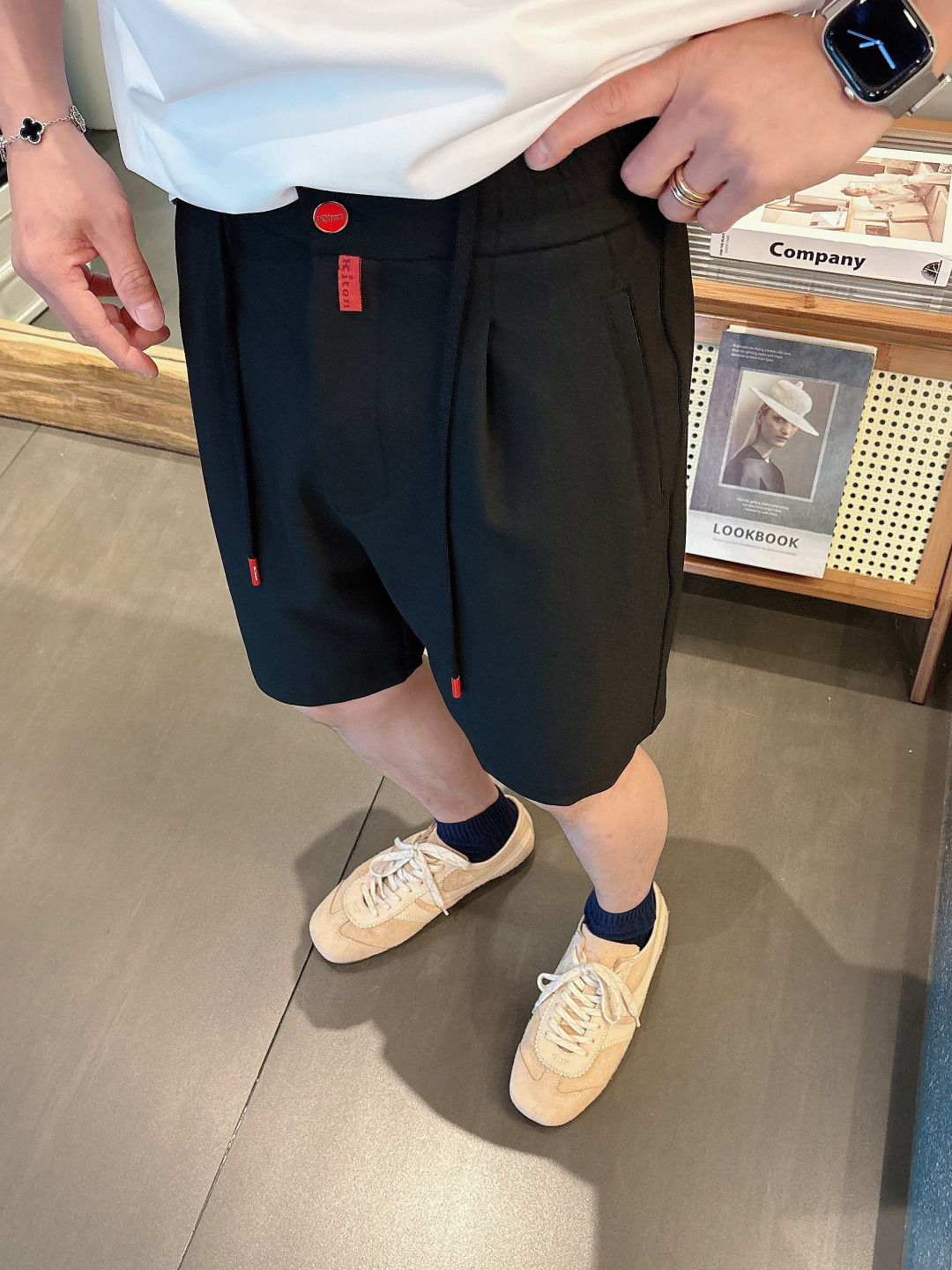 NO:469049,Kiton new spring and summer style, the latest casual shorts. The original pants are casual and versatile, casual and lazy, high-end custom fabrics, customized craftsmanship, and comfortable. High-end and atmospheric, does the summer taste have? First choice. Number M-3XL, shorts, alexander wang19860909kiton 春夏季新款,最新休闲短裤.原版裤型上身休闲百搭、随性慵懒范,高级定制面料,订制工艺 舒适感爆棚.高端大气,夏天的味道有没有,首选 码数M-3XL,,shorts,alexander wang,Men's clothing