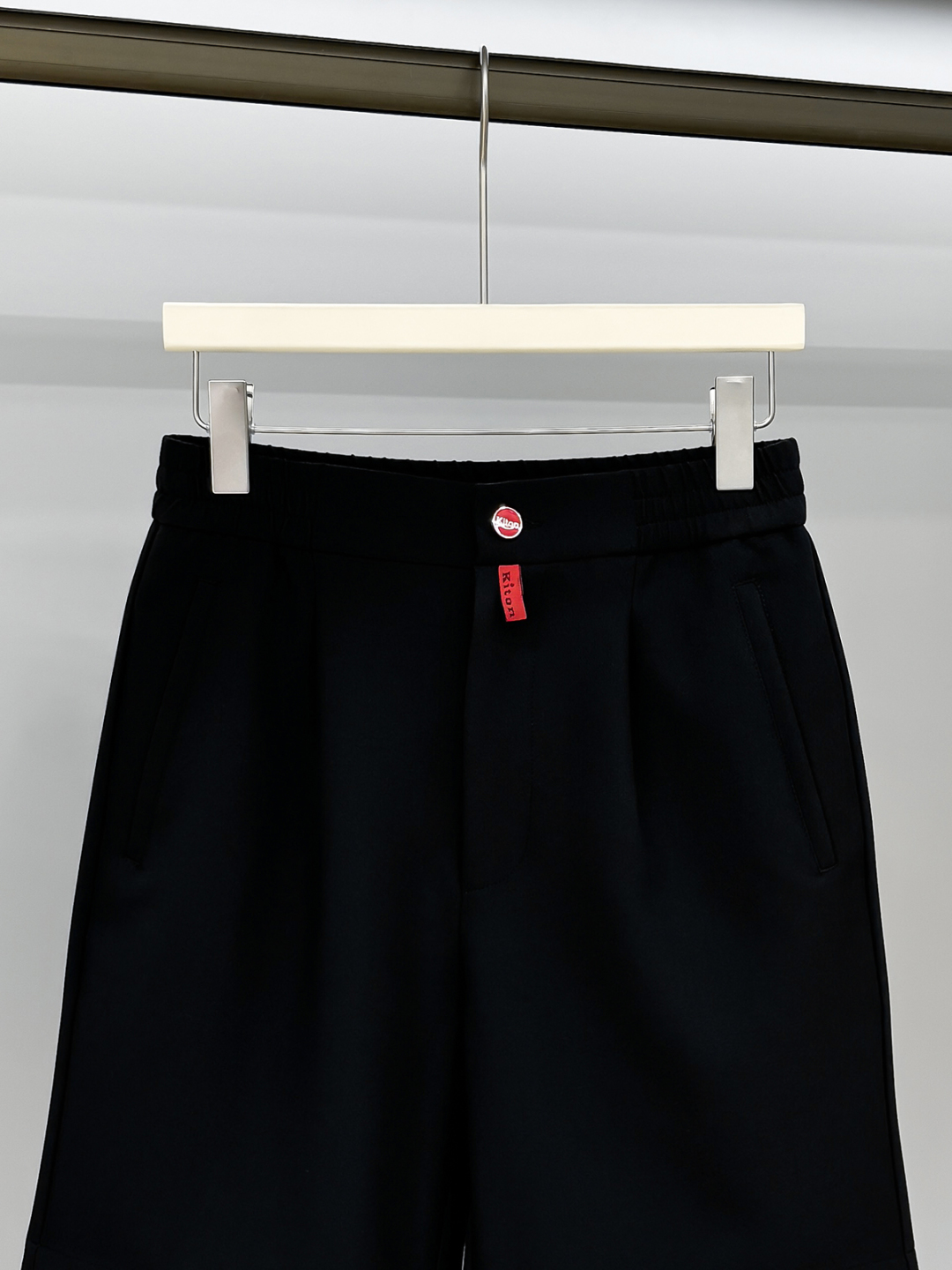 Kiton Casual Shorts: Summer Style, Premium Fabric, and Comfortable Fit 4 cmp i1746281935233 4721 0 1