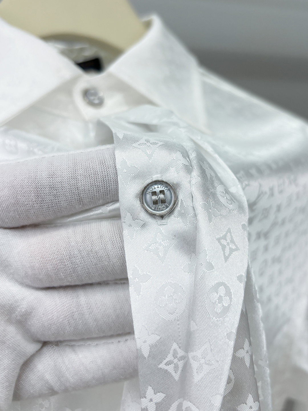 驴牌原单男士高级时装长袖衬衫，贸易公司洋行货，高端白金级臻品，奢侈限量版，纯正血统品质！驴家的东西无需质