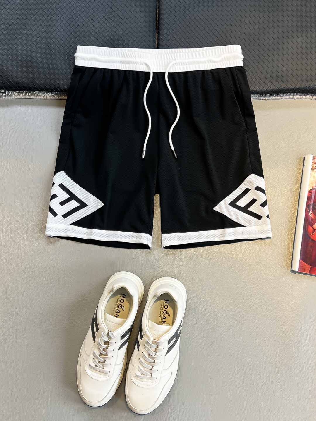 NO:476738,F Home 2025 summer new men's casual shorts, high-end custom mesh fabric breathable and elastic, extremely comfortable, impeccable details, top-level auxiliary materials, delicate and soft feel! The upper body style is superb! Size: M-XXXL,,fendi, shorts, alexander wang19860909F家 2025夏季新款男士休闲短裤,高级定制网孔面料透气弹力大 舒适度极高,细节无可挑剔,顶级辅料配备,手感细腻柔软!上身版型超赞! 尺码:M-XXXL,,fendi,shorts,alexander wang,Men's clothing