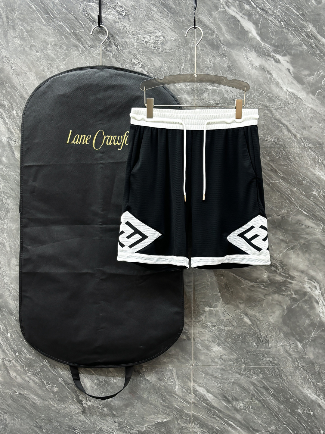 NO:692249,.Normal after-sales service. Normal returns and exchanges. 2026ss new summer men's casual shorts, advanced custom mesh fabric with high breathability and elasticity, extremely comfortable, impeccable details, top-grade accessories, delicate and soft feel! The upper body shape is awesome! Size: M-XXXL,,shorts,19860909.正常售后.正常退换.2026ss 夏季新款男士休闲短裤,高级定制网孔面料透气弹力大 舒适度极高,细节无可挑剔,顶级辅料配备,手感细腻柔软!上身版型超赞! 尺码:M-XXXL,,shorts,,Men's clothing