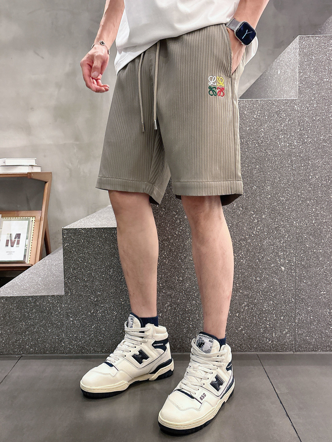 NO:469028,LVE Spring and Summer New Casual Shorts!  The official website is released simultaneously. Customized brand classic logo, customized fabric, excellent comfort, strong hand touch. Extremely recognizable, perfect quality craftsmanship. Size M-3XL,,louis vuitton, shorts, alexander wang19860909LVE 春夏新款休闲短裤！官网同步发售.定制品牌经典LOGO,定制面料,舒适度极好,手触感强烈.辨识度极高,完美品相工艺. 尺码M-3XL,,louis vuitton,shorts,alexander wang,Men's clothing