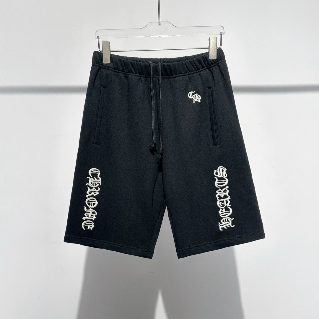NO:483485,CH25SS spring and summer new black frayed cotton drawstring shorts, classic Sanskrit logo embroidered casual shorts for men and women!  Trading companies have sparse channels and are released on the official website at the same time!  CH's new Sanskrit shorts are deeply sought after by fashion people. It is not only a piece of clothing, but also a spiritual sustenance. It carries the yearning for a better life!  The fabric is selected with 330 grams of cotton. The material has been carefully washed and has a soft and glutinous feel and the comfort is self-evident!  The classic Sanskrit logo embroidery on the front of the trouser is made of imported TAJIMA machine positioning embroidery. The font is full and powerful and unique!  The metal nameplate decoration on the back waist is like a ray of light that cuts through the quiet lake, instantly enhancing the overall high luxury texture, demonstrating the wearer's unique taste, and finding your own elegance and calmness in the inadvertent details!  The high elastic drawstring elastic waist design perfectly combines comfort and flexibility. The classic five-point pants cut makes this shorts fashionable and versatile upper body. Whether you are walking in the garden or sweating profusely in the gym, you can stay comfortable and natural!  Size S-L Size waist 68/76cm-Hip circumference 104cm-front gear 28cm-thigh circumference 66cm-trouser length 54cm M size waist 73/81cm-hip circumference 108cm-front gear 29cm-thigh circumference 68cm-trouser length 55cm L size waist 78/86cm-Hip circumference 112cm-front gear 30cm-thigh circumference 70cm-trouser length 55cm Size recommended (standard version) Height 174-140 catties, try on size M!  A boy can choose S code within 130 catties, a M code for 130-150 catties, and a L code for 150-170 catties!  All girls can choose S code!  ,,shorts,alexander wang19860909CH25SS春夏新款黑色磨毛棉质抽绳短裤,男女同款经典梵文标识刺绣休闲短裤五分裤！贸易公司渠道稀出,同步官网发售！CH家新款梵文短裤深受潮人们的追捧,它不仅是一件衣物,更是一种精神寄托,它承载着对美好生活的向往！ 面料甄选330克全棉材质经过精细的水洗工艺,手感软糯,舒适度不言而喻！裤身前幅的经典梵文标识刺绣,采用进口TAJIMA机台定位刺绣,其字体更是饱满有力,独具一格！后腰的金属铭牌装饰,宛如一抹亮光划破宁静的湖水,瞬间提升了整体的高奢质感,彰显了穿着者的独特品味,在不经意的细节中,找到属于自己的那份优雅与从容！高弹力抽绳松紧裤腰设计,让舒适度与灵活性完美结合,经典的五分裤版型裁剪,更使得这款短裤上身时尚百搭,无论是闲庭信步还是健身房挥汗如雨,都能保持舒适自然！尺码S-L S码腰围68/76cm-臀围104cm-前档28cm-大腿围66cm-裤长54cm M码腰围73/81cm-臀围108cm-前档29cm-大腿围68cm-裤长55cm L码腰围78/86cm-臀围112cm-前档30cm-大腿围70cm-裤长55cm 尺码推荐（标准版型） 身高174-140斤,试穿M码合适！ 男生体重130斤以内选择S码,130-150斤选择M码,150-170斤选择L码！ 女生全部选择S码即可！,,shorts,alexander wang,Men's clothing