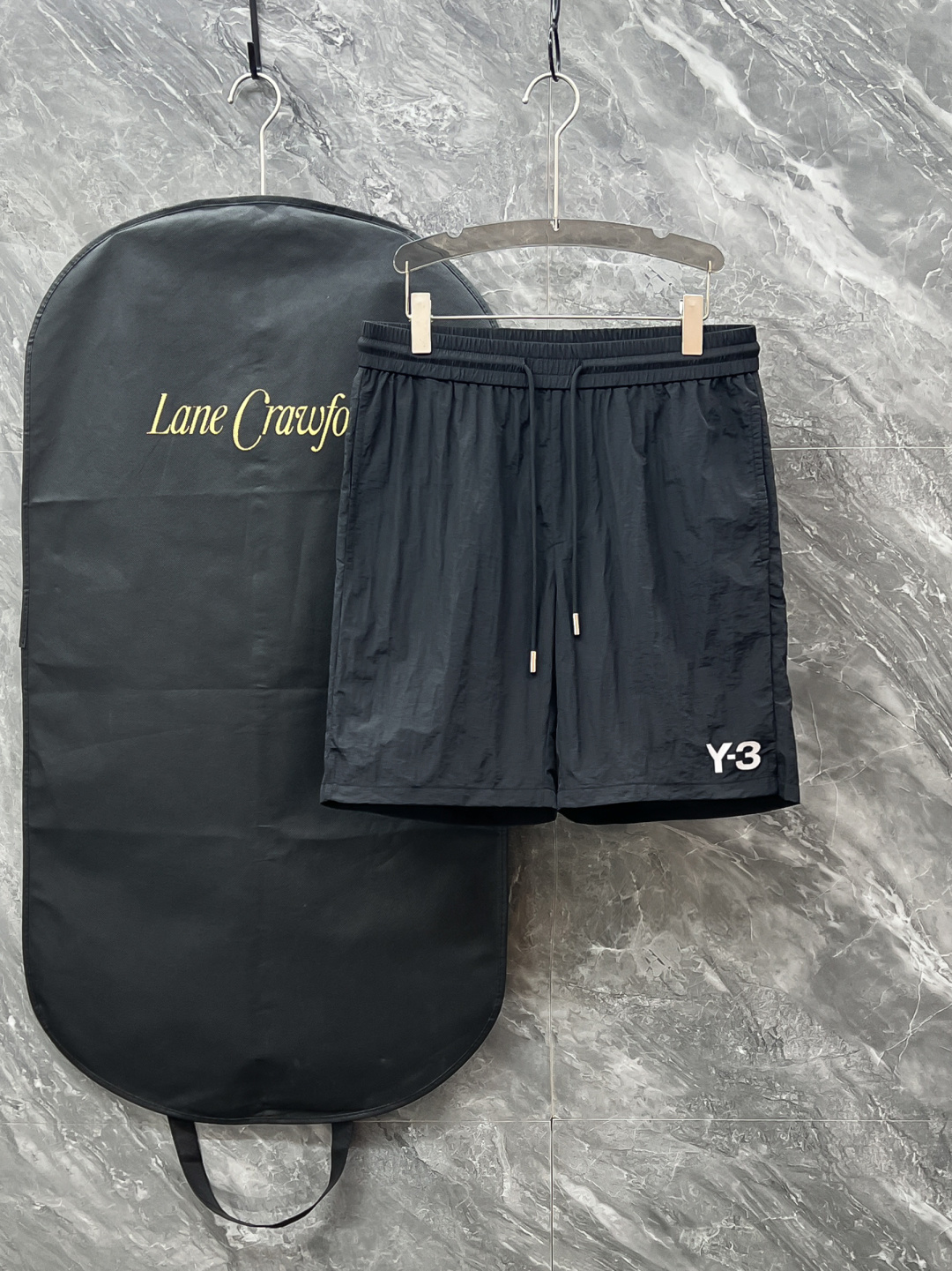 NO:692271,.Normal after-sales service. Normal returns and exchanges. 2026ss Y-3’s superb new summer shorts are here!  The nylon fabric of these shorts is super light, and you can hardly feel any weight when you wear it. It is as light as a cloud. The three-dimensional version is very personalized, very friendly to all body types, and is not picky. It is comfortable and comfortable to wear, and there is no pressure to move around. It can be easily controlled whether it is daily outing or outdoor sports. Size M-3XL,,shorts,19860909.正常售后.正常退换.2026ss Y-3超绝的夏季新款短裤来啦！ 这款短裤的尼龙面料超轻,穿在身上几乎感觉不到什么重量,就像云朵一样轻盈.立体的版型超有个性,对各种身材都超友好,不挑人哦.穿着舒适自在,活动起来毫无压力,不管是日常出街还是户外运动,都能轻松驾驭. 码数M-3XL,,shorts,,Men's clothing