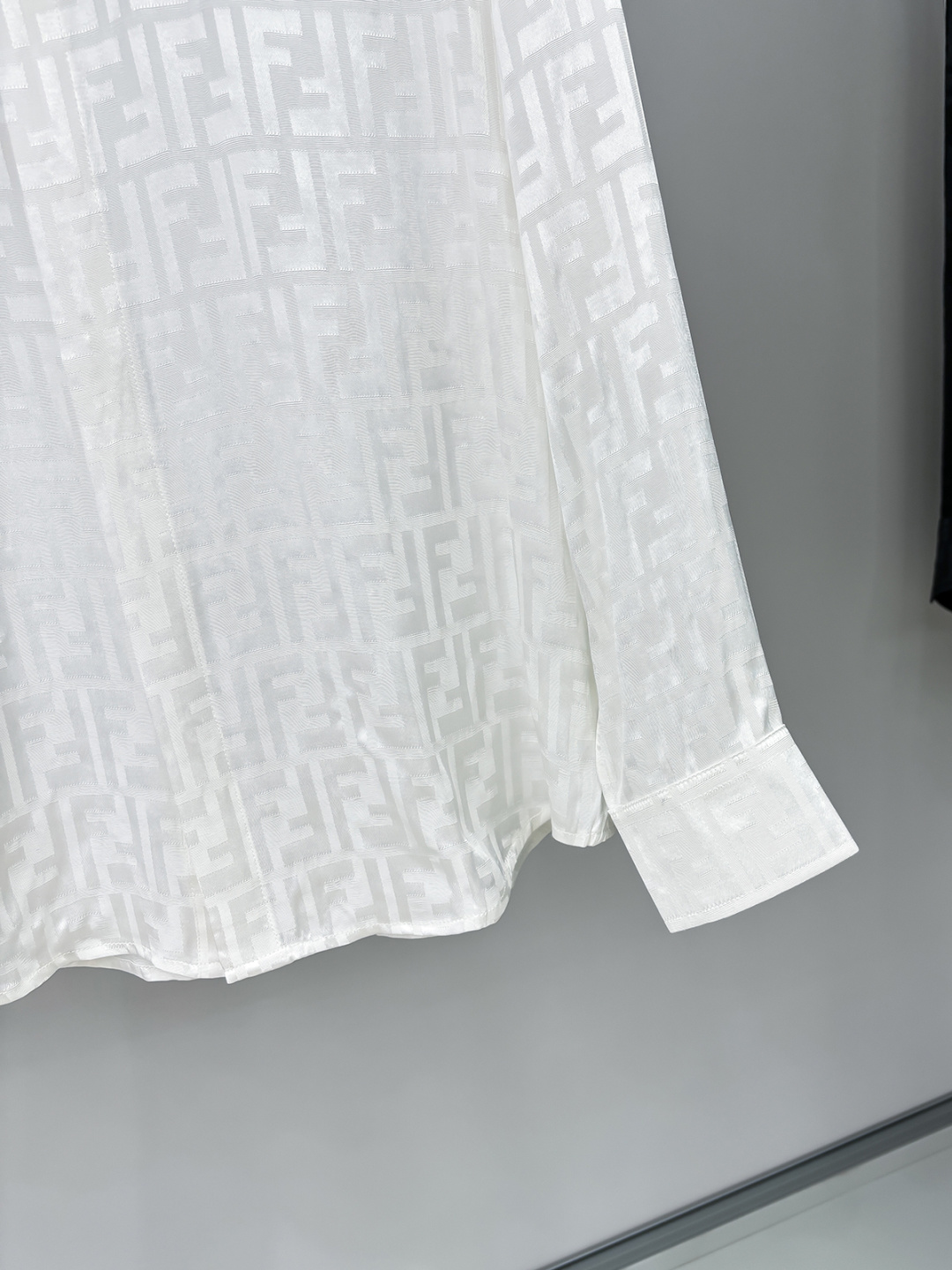 2025 FE🔥爆款来袭 经典满印双F字母提花衬衫 2精美提花Logo 高端版本，专柜定制面料 透气舒适