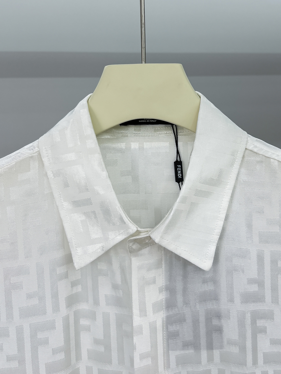 2025 FE🔥爆款来袭 经典满印双F字母提花衬衫 2精美提花Logo 高端版本，专柜定制面料 透气舒适