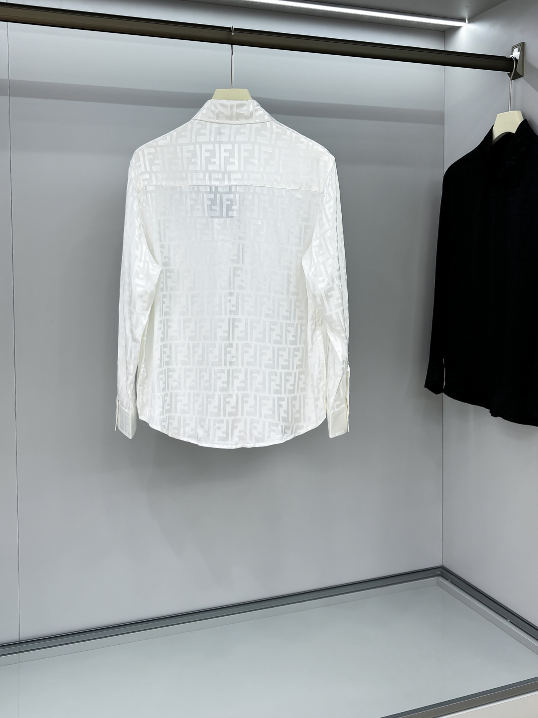 2025 FE🔥爆款来袭 经典满印双F字母提花衬衫 2精美提花Logo 高端版本，专柜定制面料 透气舒适