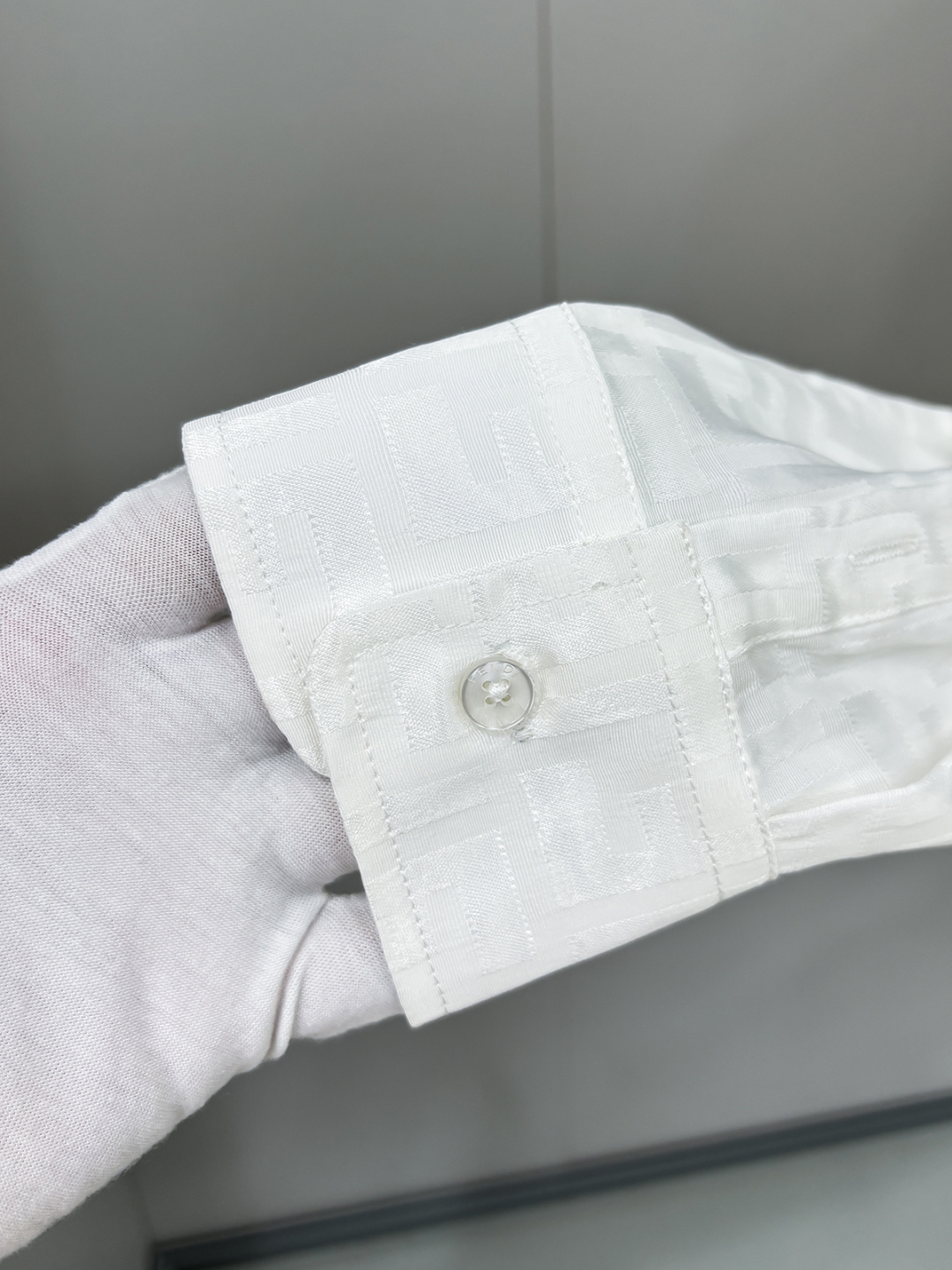 2025 FE🔥爆款来袭 经典满印双F字母提花衬衫 2精美提花Logo 高端版本，专柜定制面料 透气舒适