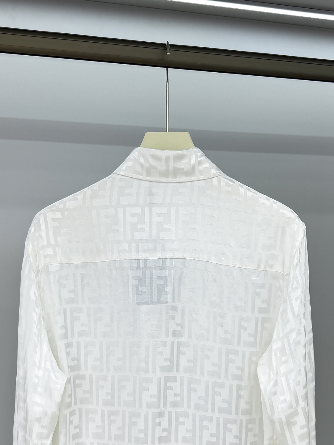 2025 FE🔥爆款来袭 经典满印双F字母提花衬衫 2精美提花Logo 高端版本，专柜定制面料 透气舒适