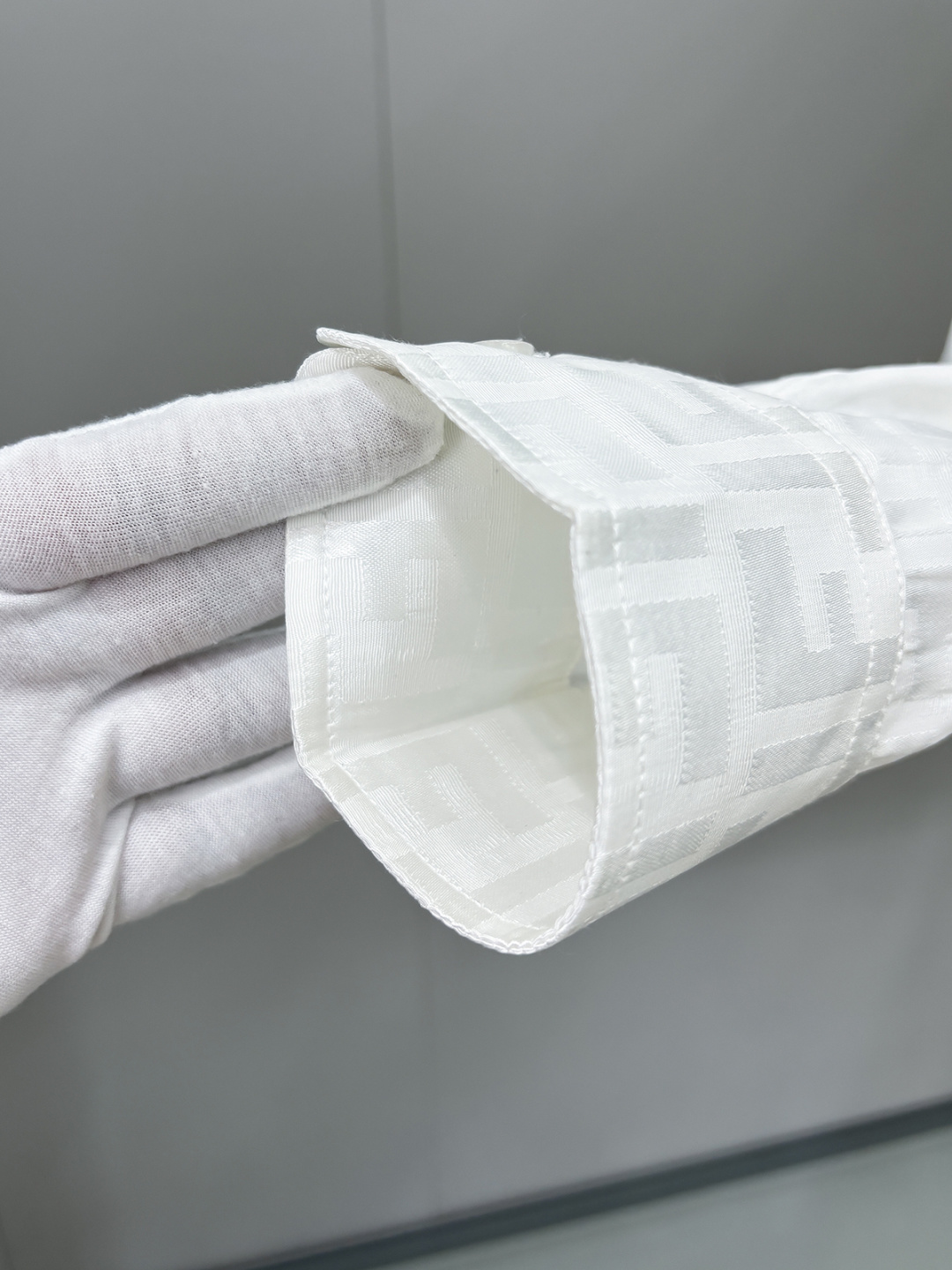 2025 FE🔥爆款来袭 经典满印双F字母提花衬衫 2精美提花Logo 高端版本，专柜定制面料 透气舒适