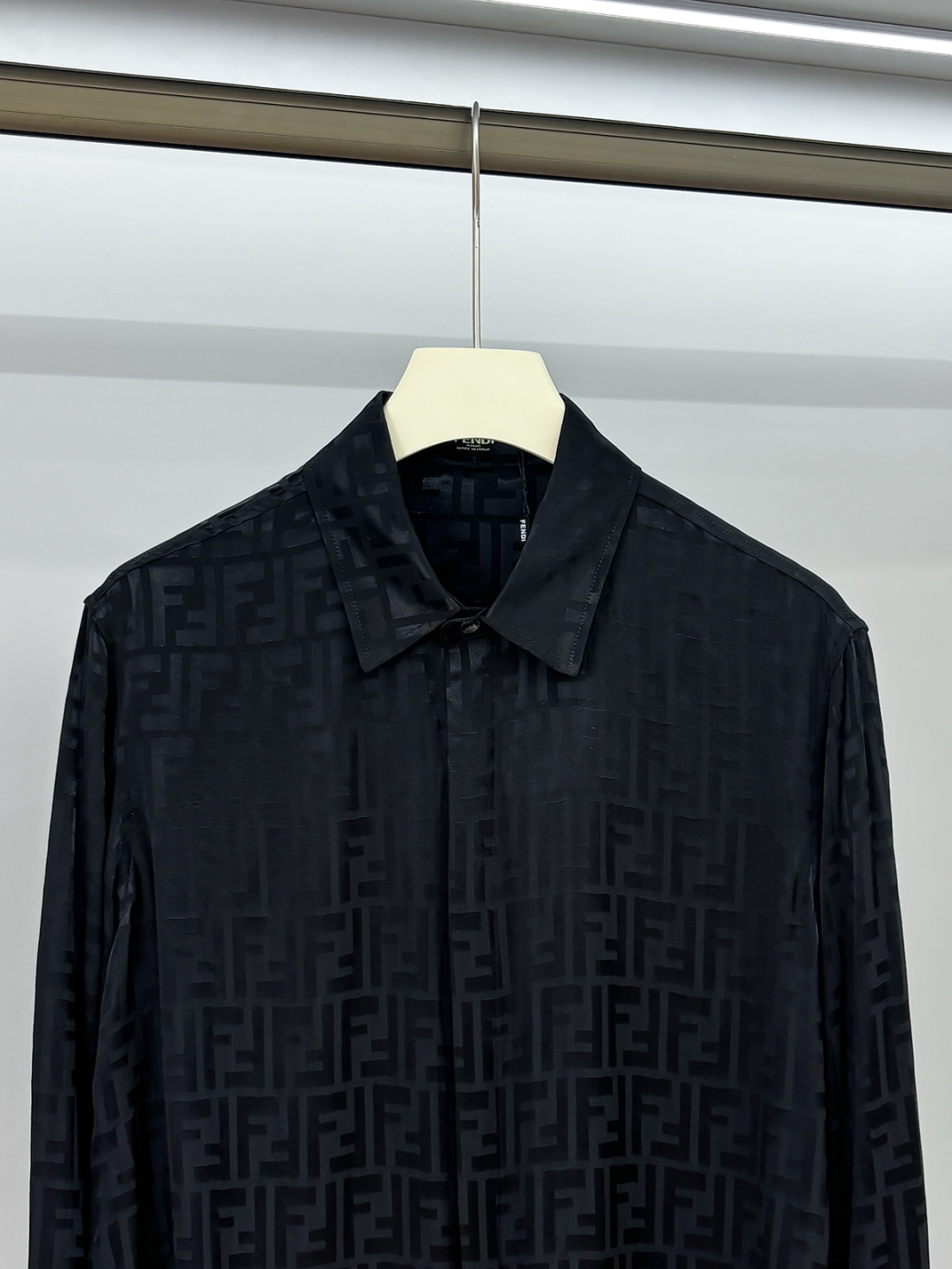 2025 FE🔥爆款来袭 经典满印双F字母提花衬衫 2精美提花Logo 高端版本，专柜定制面料 透气舒适