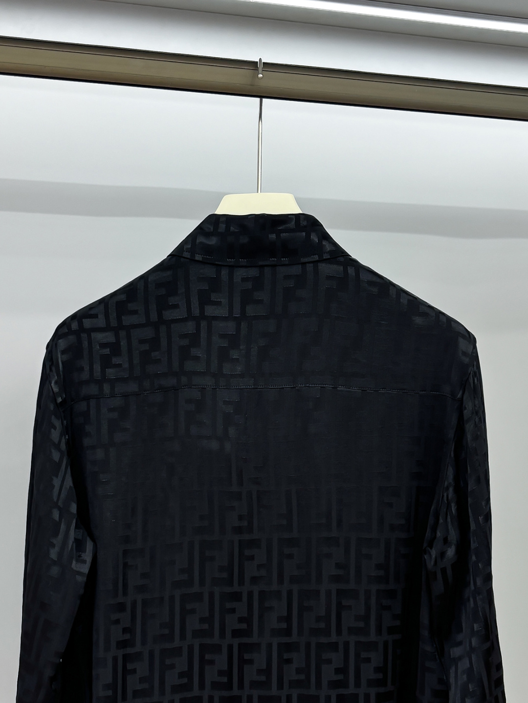 2025 FE🔥爆款来袭 经典满印双F字母提花衬衫 2精美提花Logo 高端版本，专柜定制面料 透气舒适