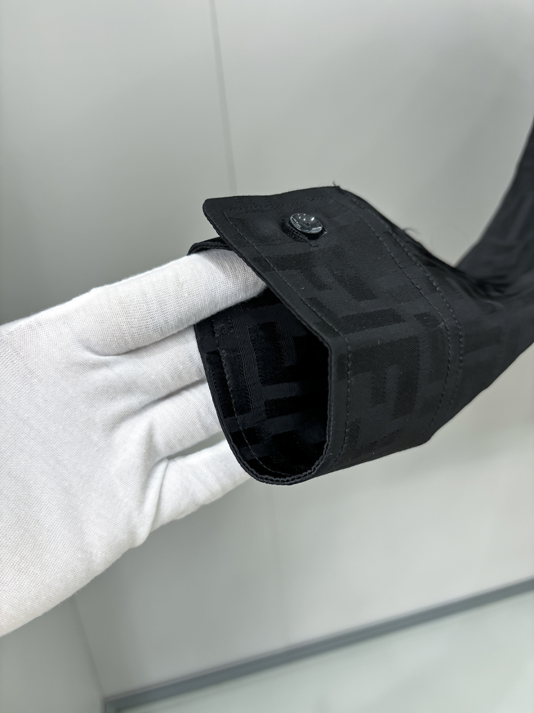 2025 FE🔥爆款来袭 经典满印双F字母提花衬衫 2精美提花Logo 高端版本，专柜定制面料 透气舒适