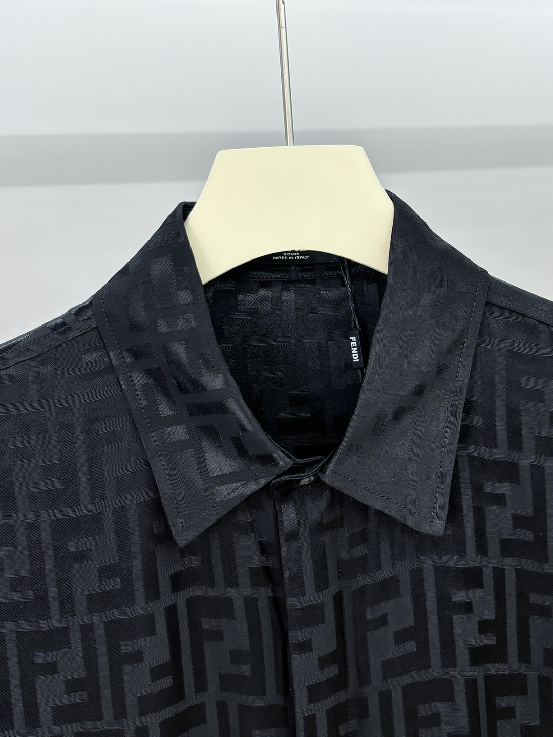 2025 FE🔥爆款来袭 经典满印双F字母提花衬衫 2精美提花Logo 高端版本，专柜定制面料 透气舒适
