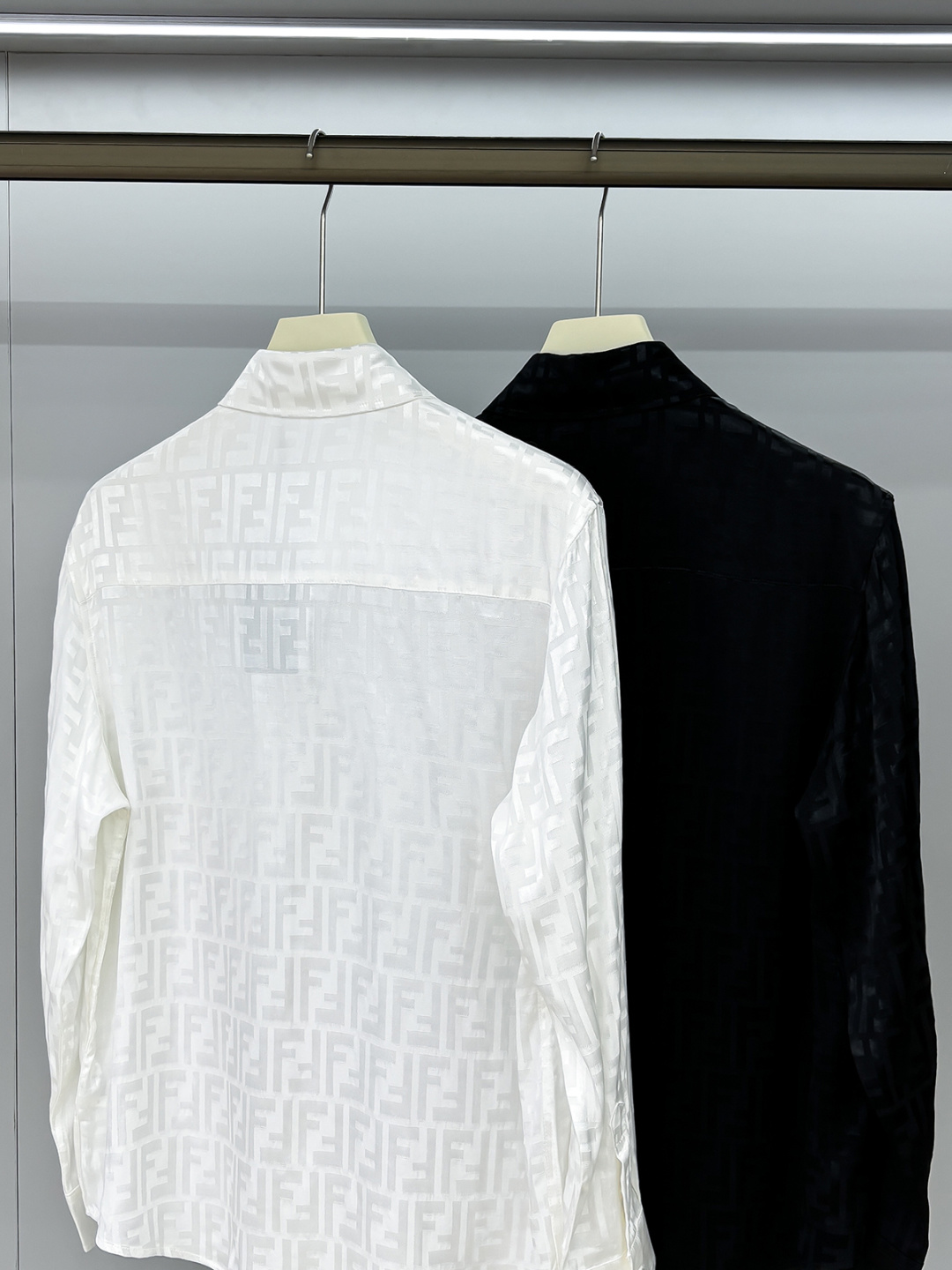 合照细节 2025 FE🔥爆款来袭 经典满印双F字母提花衬衫 2精美提花Logo 高端版本，专柜定制面料