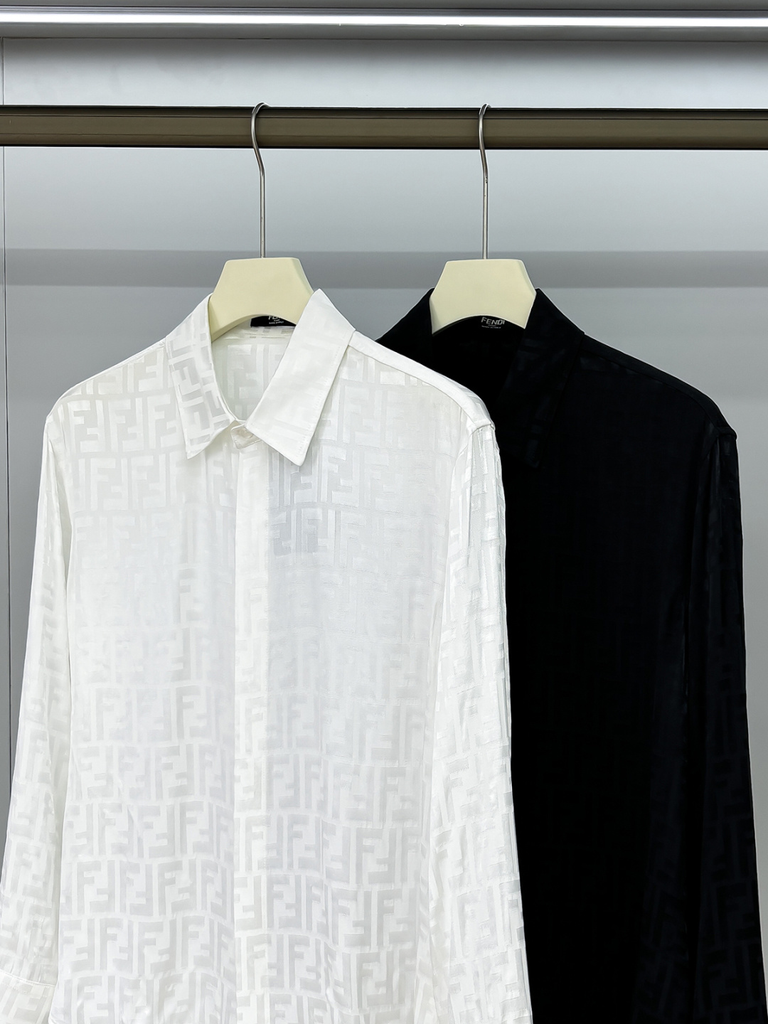 合照细节 2025 FE🔥爆款来袭 经典满印双F字母提花衬衫 2精美提花Logo 高端版本，专柜定制面料