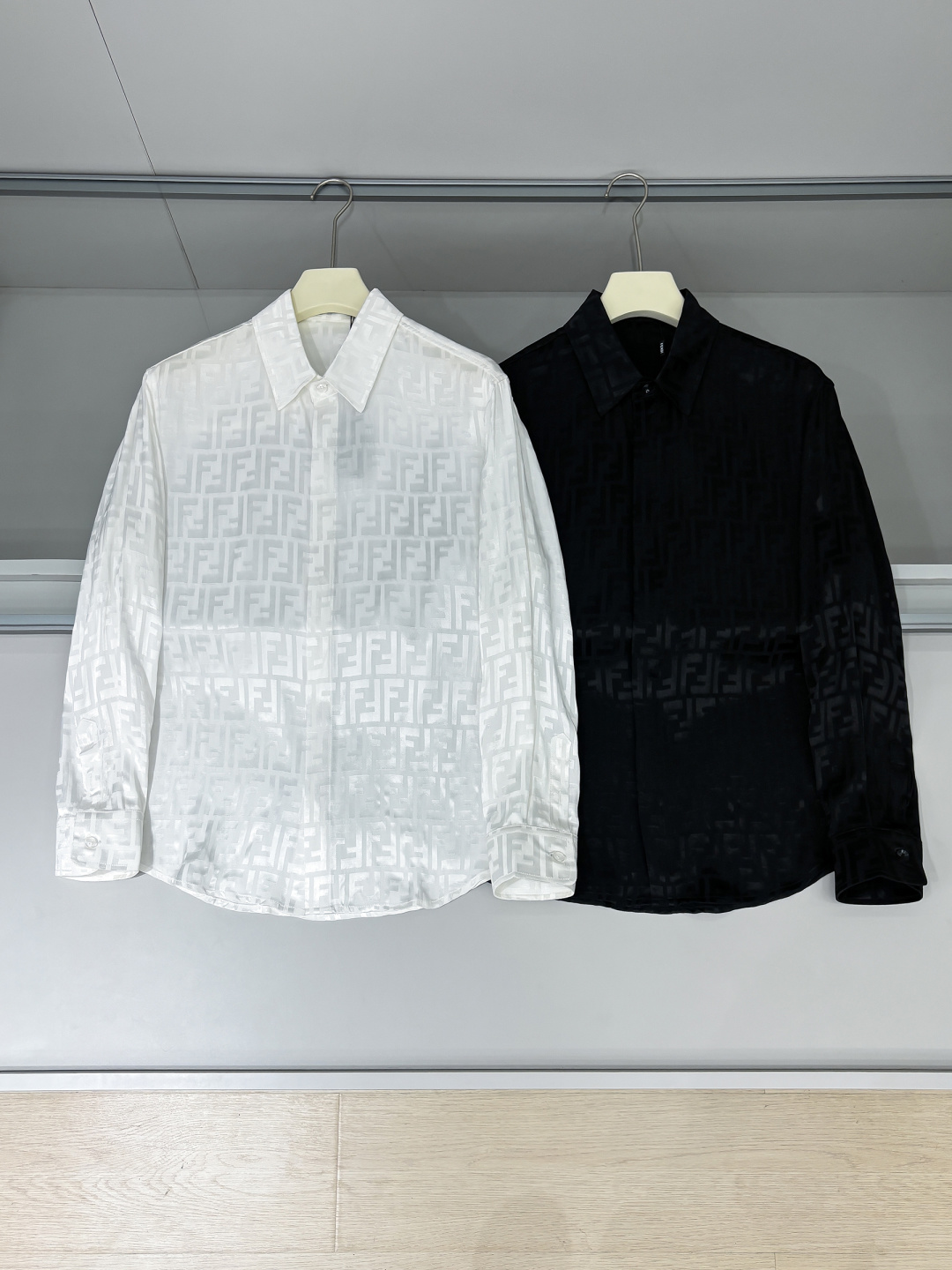 合照细节 2025 FE🔥爆款来袭 经典满印双F字母提花衬衫 2精美提花Logo 高端版本，专柜定制面料