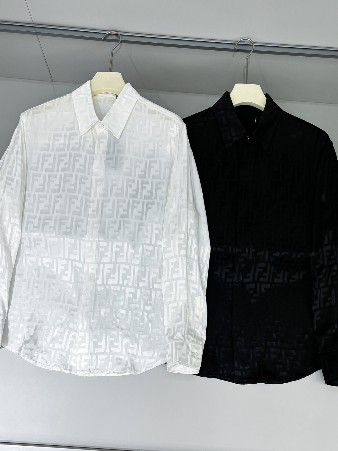 合照细节 2025 FE🔥爆款来袭 经典满印双F字母提花衬衫 2精美提花Logo 高端版本，专柜定制面料
