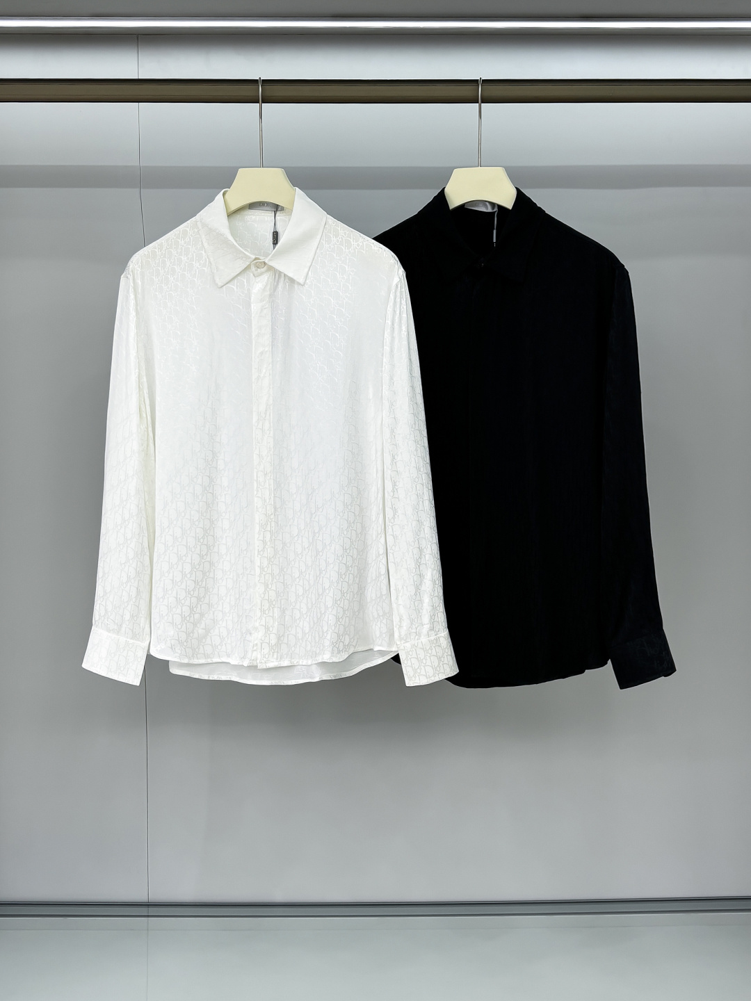 NO:488652,Photo details DIOR 2025 new classic jacquard long-sleeved shirt, on sale at the counter, customized fabric, skin-friendly and comfortable, full of classic jacquard logo patterns, three-standard accessories S-XL,,dior,shirts,alexander wang19860909合照细节 DIOR 2025新款经典提花长袖衬衫,专柜同步在售 定制面料,亲肤舒适,满身经典提花logo图案,三标辅料齐全 码数S-XL,,dior,shirts,alexander wang,Men's clothing