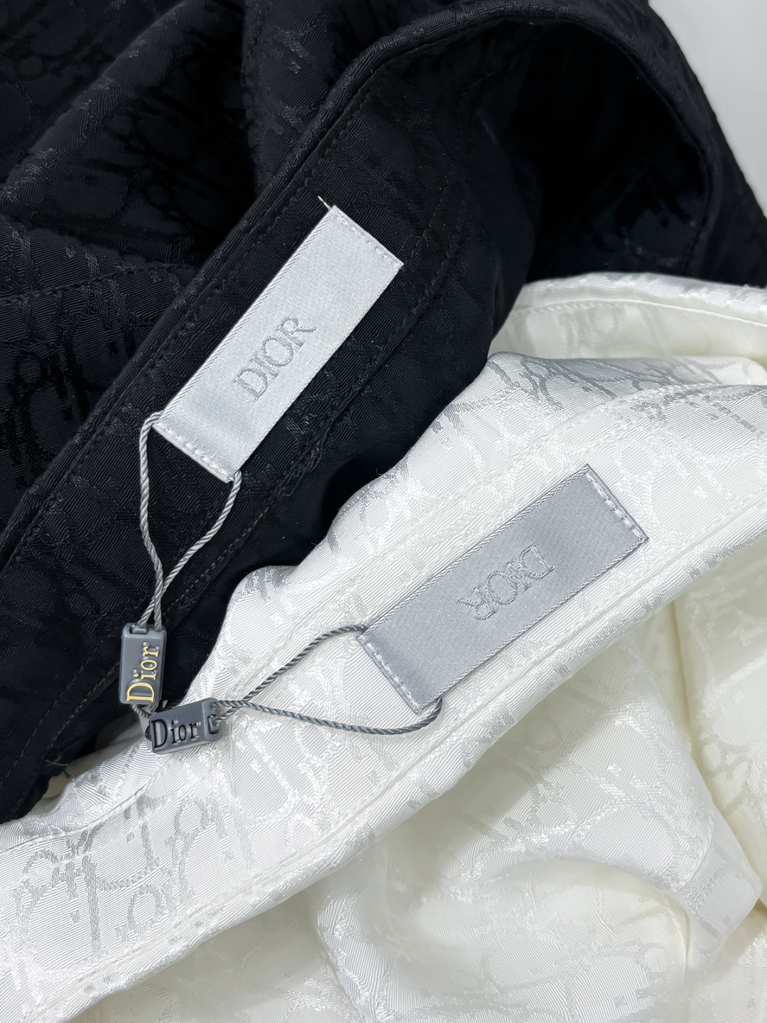 合照细节 DIOR 2025新款经典提花长袖衬衫，专柜同步在售 定制面料，亲肤舒适，满身经典提花logo