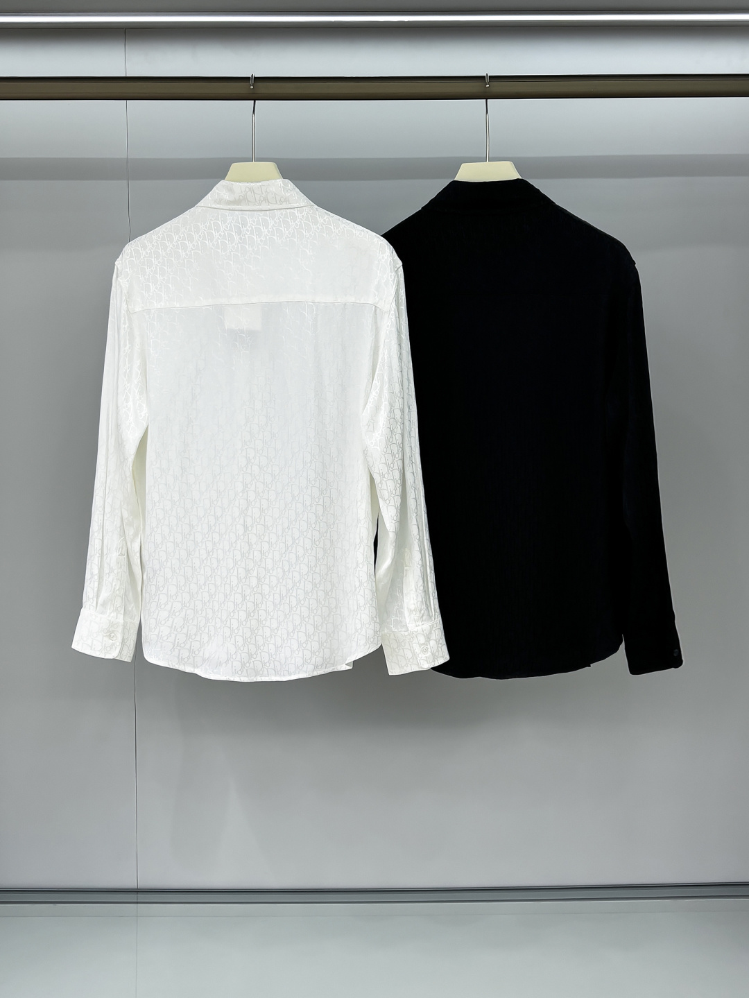 合照细节 DIOR 2025新款经典提花长袖衬衫，专柜同步在售 定制面料，亲肤舒适，满身经典提花logo