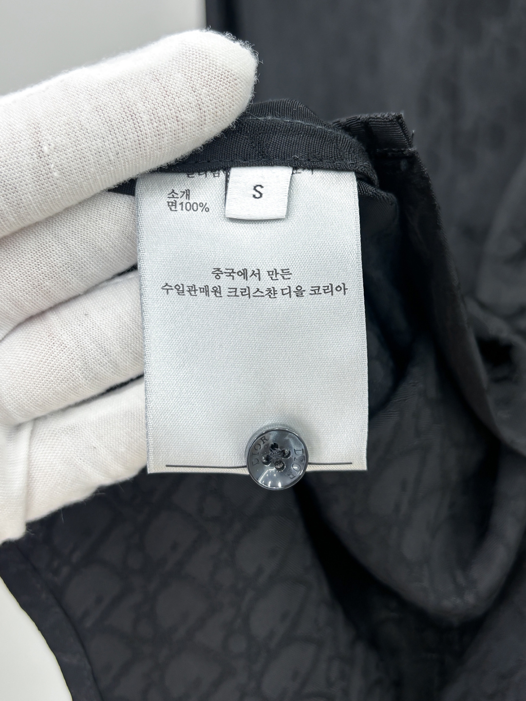 DIOR 2025新款经典提花长袖衬衫，专柜同步在售 定制面料，亲肤舒适，满身经典提花logo图案，三标