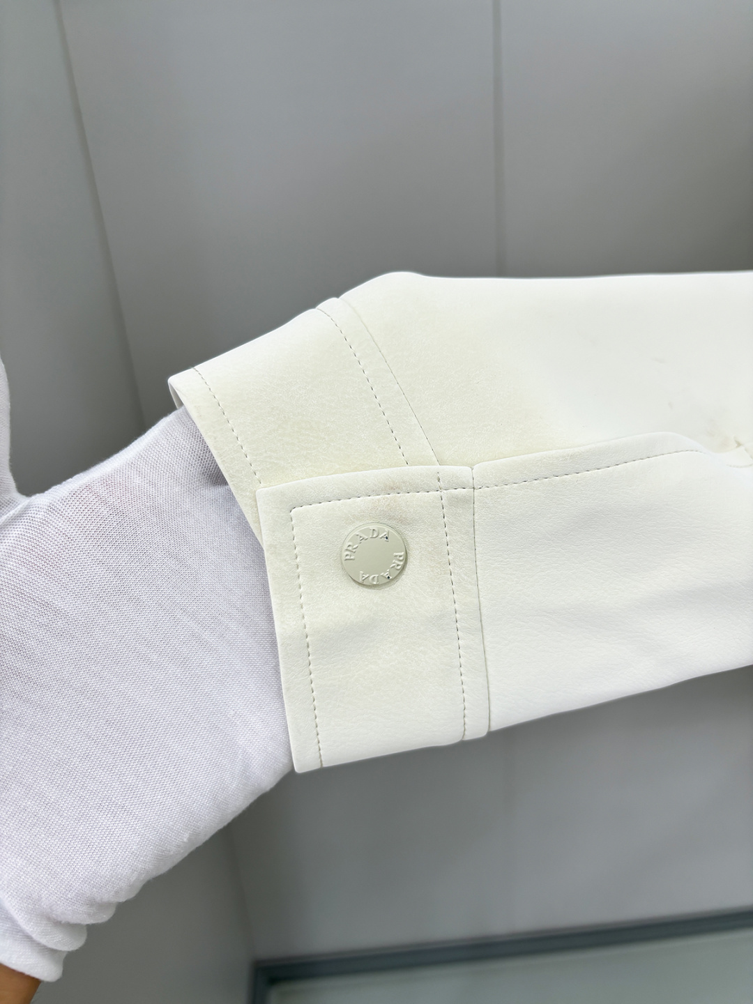 铺拍细节 FWPra-匠心织梦✨源自意大利系列，以匠心独运，经典三角标为您打造不凡的衣橱新宠。2025双