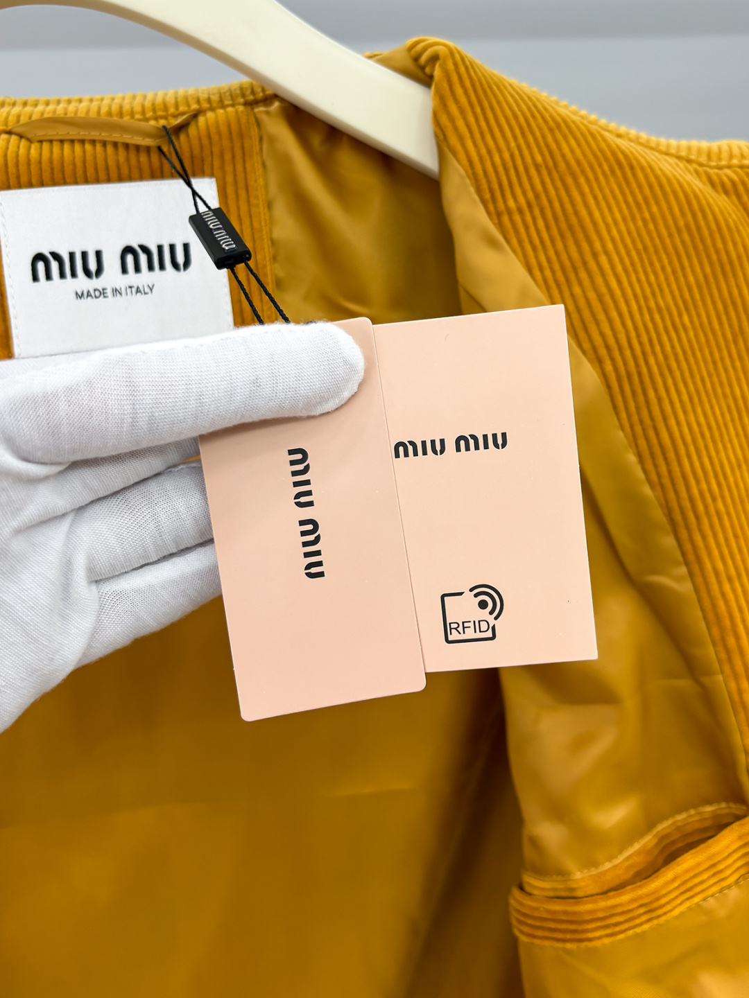 FW2025男女同款Miu缪最美灯芯绒翻领夹克外套 logo字母贴布夹克外套 真的是太懂时尚了#男孩阵营