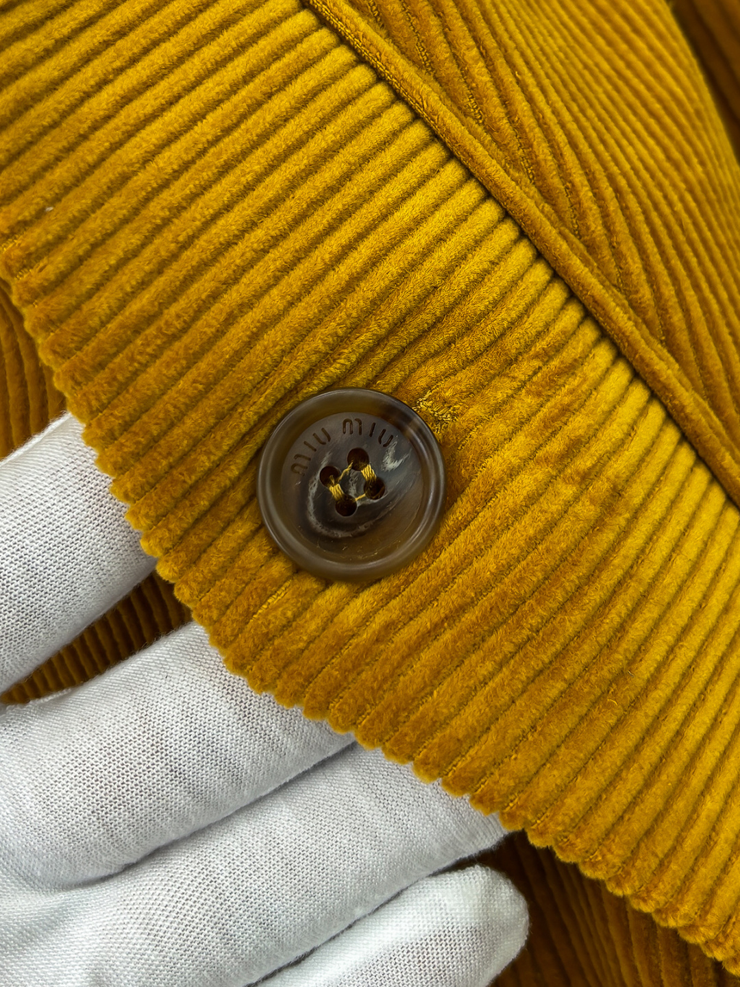 FW2025男女同款Miu缪最美灯芯绒翻领夹克外套 logo字母贴布夹克外套 真的是太懂时尚了#男孩阵营