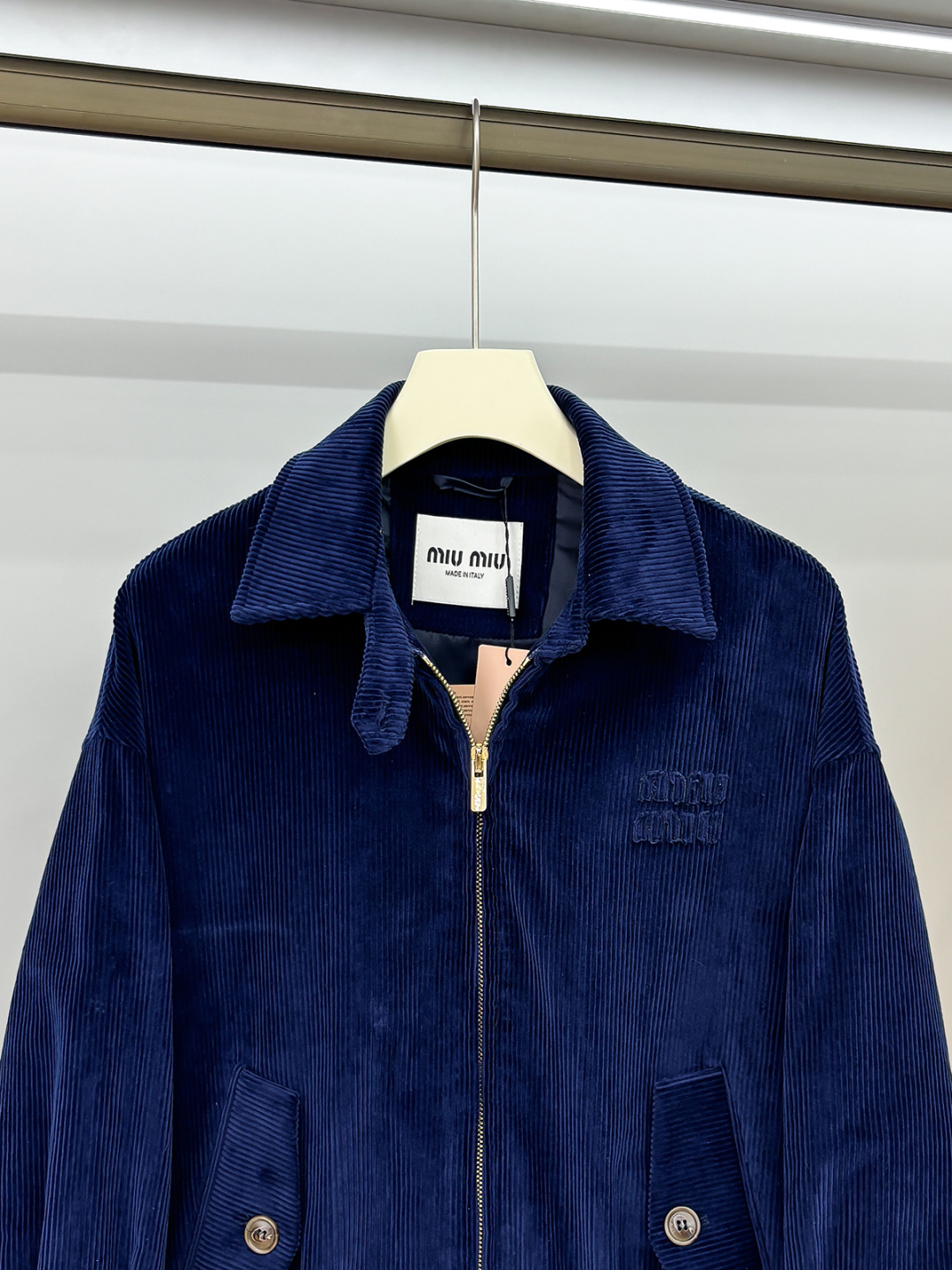 FW2025男女同款Miu缪最美灯芯绒翻领夹克外套 logo字母贴布夹克外套 真的是太懂时尚了#男孩阵营