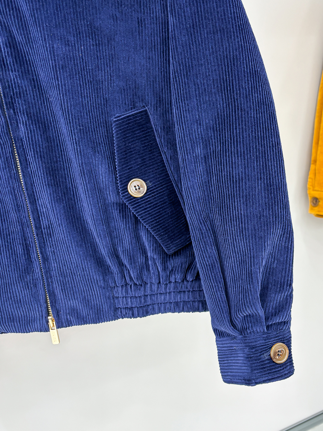 FW2025男女同款Miu缪最美灯芯绒翻领夹克外套 logo字母贴布夹克外套 真的是太懂时尚了#男孩阵营