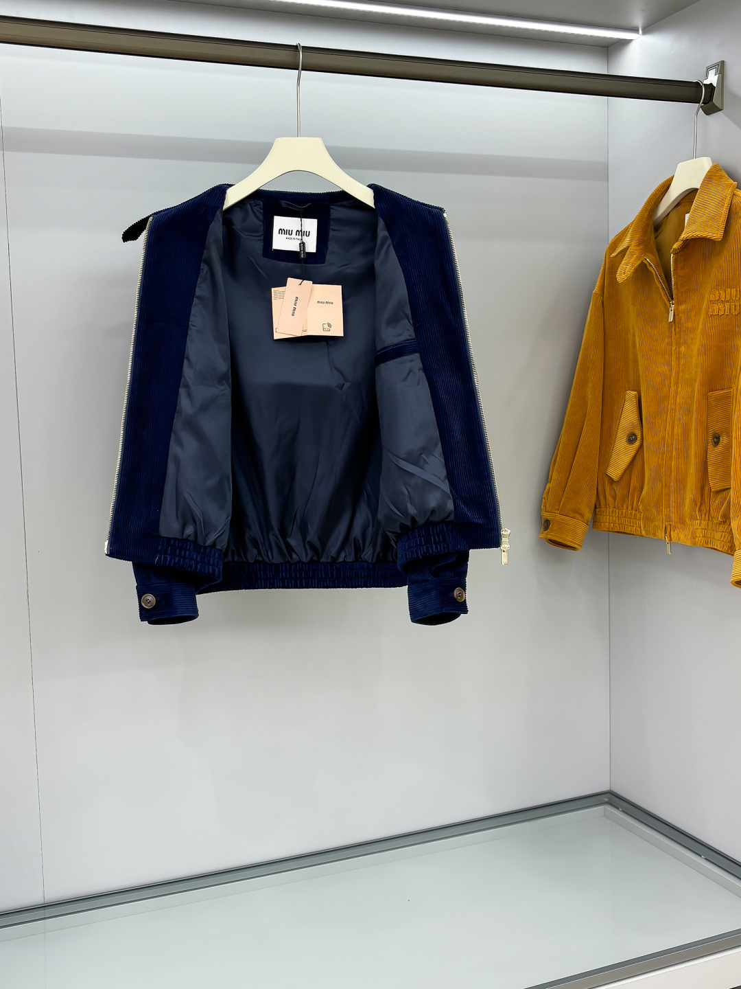 FW2025男女同款Miu缪最美灯芯绒翻领夹克外套 logo字母贴布夹克外套 真的是太懂时尚了#男孩阵营